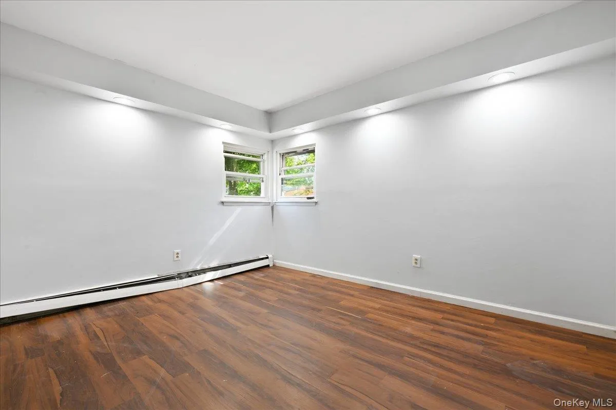 1127A Bay Shore Avenue, Islip, NY, 3 Bedrooms Bedrooms, 12 Rooms Rooms,2 BathroomsBathrooms,Residential,For Rent,Bay Shore,0,1042181 1127A Bay Shore Avenue, Islip, NY, 3 Bedrooms Bedrooms, 12 Rooms Rooms,2 BathroomsBathrooms,Residential,For Rent,Bay Shore,0,1042181