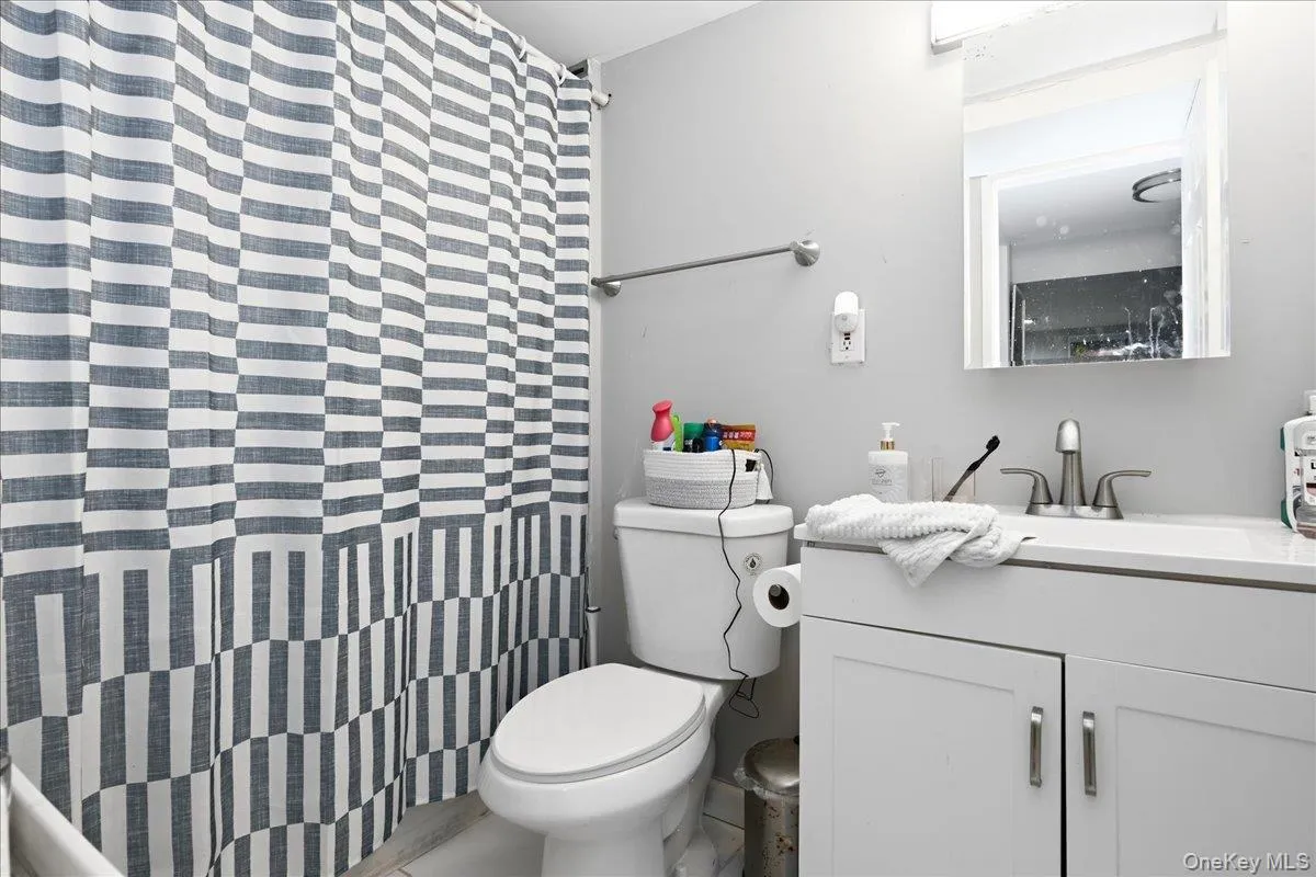 1127A Bay Shore Avenue, Islip, NY, 3 Bedrooms Bedrooms, 12 Rooms Rooms,2 BathroomsBathrooms,Residential,For Rent,Bay Shore,0,1042181 1127A Bay Shore Avenue, Islip, NY, 3 Bedrooms Bedrooms, 12 Rooms Rooms,2 BathroomsBathrooms,Residential,For Rent,Bay Shore,0,1042181