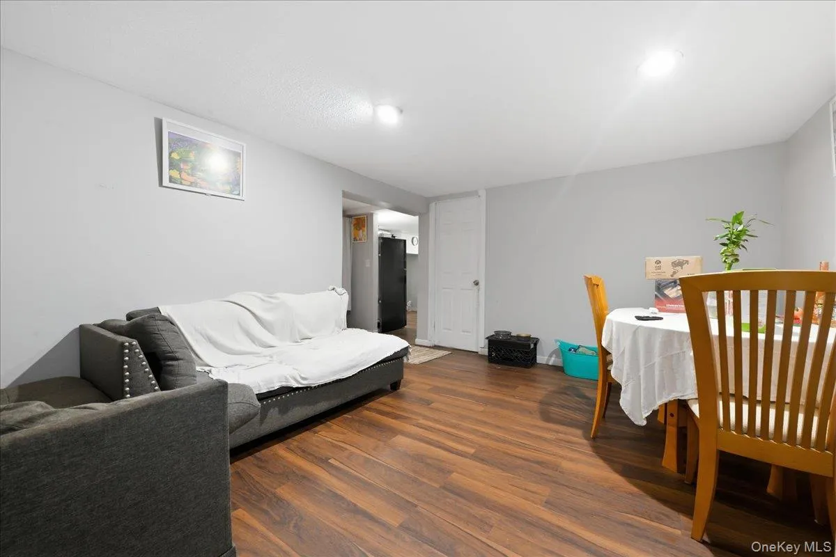 1127A Bay Shore Avenue, Islip, NY, 3 Bedrooms Bedrooms, 12 Rooms Rooms,2 BathroomsBathrooms,Residential,For Rent,Bay Shore,0,1042181 1127A Bay Shore Avenue, Islip, NY, 3 Bedrooms Bedrooms, 12 Rooms Rooms,2 BathroomsBathrooms,Residential,For Rent,Bay Shore,0,1042181