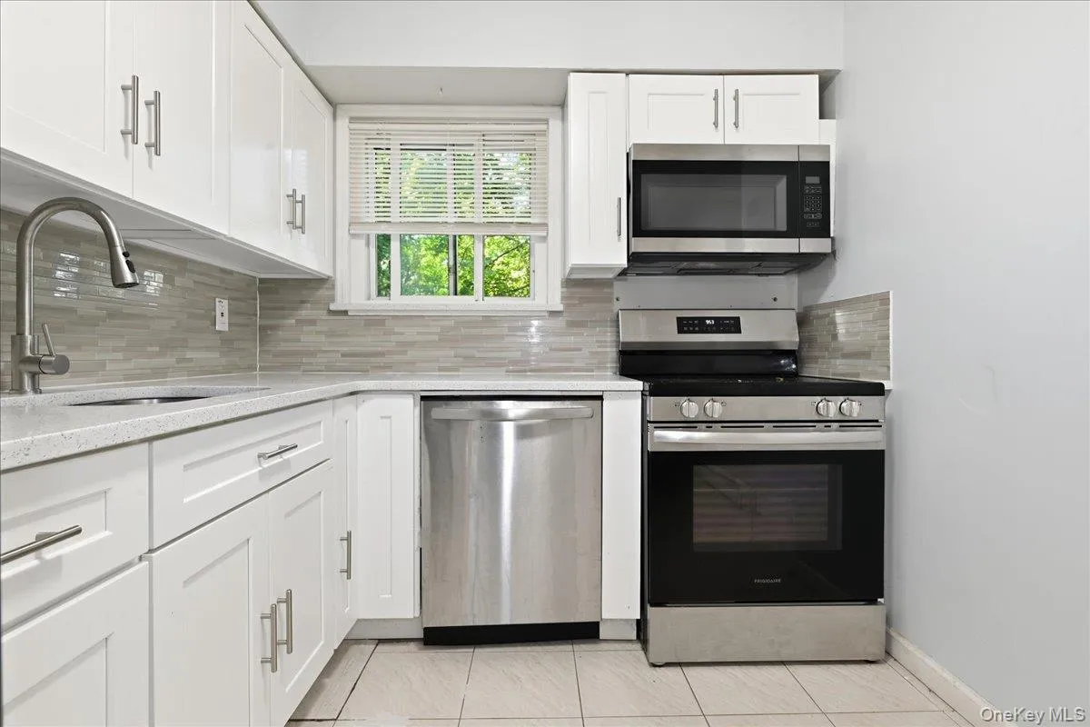 1127A Bay Shore Avenue, Islip, NY, 3 Bedrooms Bedrooms, 12 Rooms Rooms,2 BathroomsBathrooms,Residential,For Rent,Bay Shore,0,1042181 1127A Bay Shore Avenue, Islip, NY, 3 Bedrooms Bedrooms, 12 Rooms Rooms,2 BathroomsBathrooms,Residential,For Rent,Bay Shore,0,1042181
