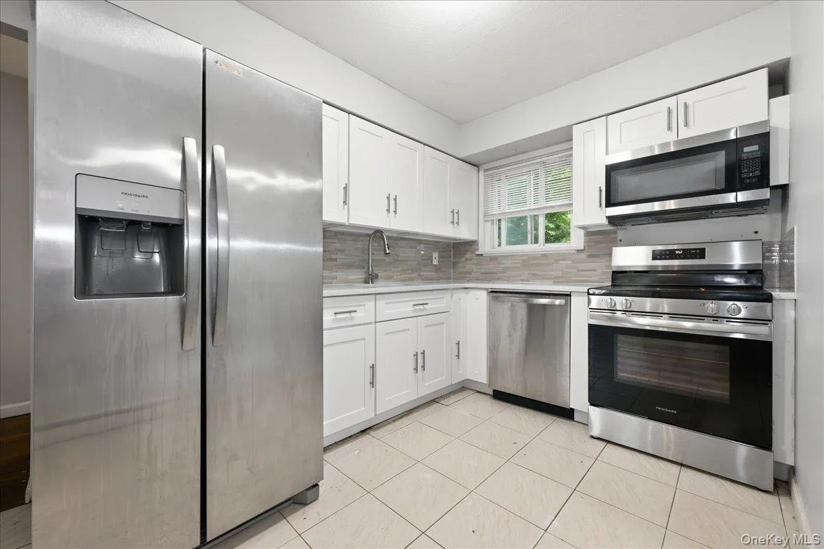 1127A Bay Shore Avenue, Islip, NY, 3 Bedrooms Bedrooms, 12 Rooms Rooms,2 BathroomsBathrooms,Residential,For Rent,Bay Shore,0,1042181 1127A Bay Shore Avenue, Islip, NY, 3 Bedrooms Bedrooms, 12 Rooms Rooms,2 BathroomsBathrooms,Residential,For Rent,Bay Shore,0,1042181