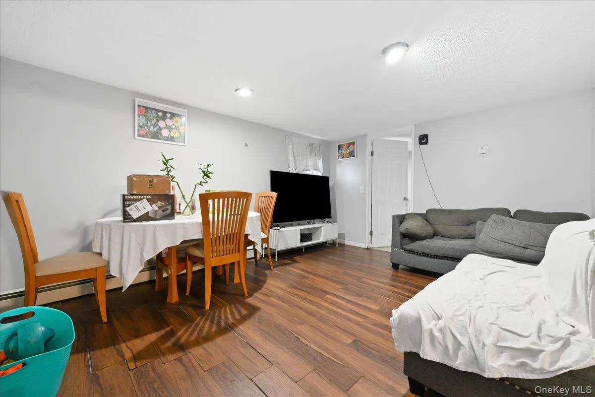 1127A Bay Shore Avenue, Islip, NY, 3 Bedrooms Bedrooms, 12 Rooms Rooms,2 BathroomsBathrooms,Residential,For Rent,Bay Shore,0,1042181 1127A Bay Shore Avenue, Islip, NY, 3 Bedrooms Bedrooms, 12 Rooms Rooms,2 BathroomsBathrooms,Residential,For Rent,Bay Shore,0,1042181