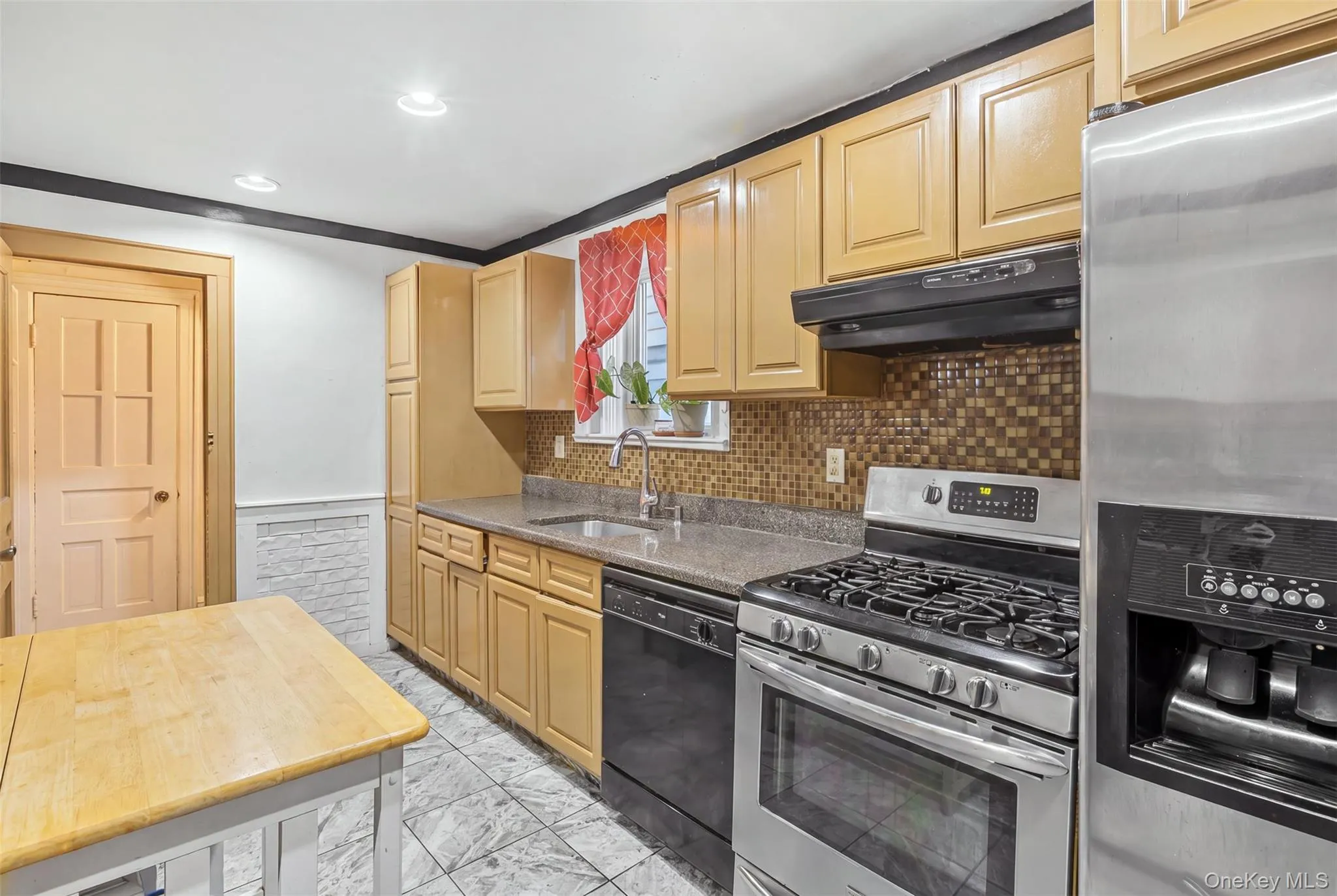 24102 142nd Avenue, New York, NY, 3 Bedrooms Bedrooms, 11 Rooms Rooms,2 BathroomsBathrooms,Residential,For Rent,142nd,0,1042186 24102 142nd Avenue, New York, NY, 3 Bedrooms Bedrooms, 11 Rooms Rooms,2 BathroomsBathrooms,Residential,For Rent,142nd,0,1042186