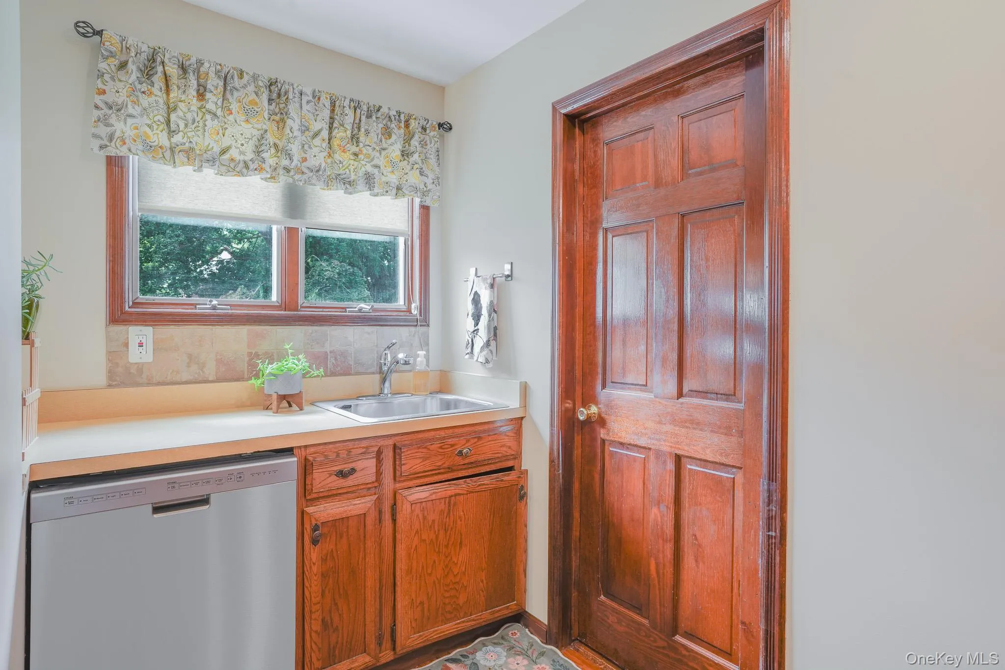 25 Taylor Avenue, Poughkeepsie, NY, 3 Bedrooms Bedrooms, 8 Rooms Rooms,2 BathroomsBathrooms,Residential,For Rent,Taylor,0,1042187 25 Taylor Avenue, Poughkeepsie, NY, 3 Bedrooms Bedrooms, 8 Rooms Rooms,2 BathroomsBathrooms,Residential,For Rent,Taylor,0,1042187