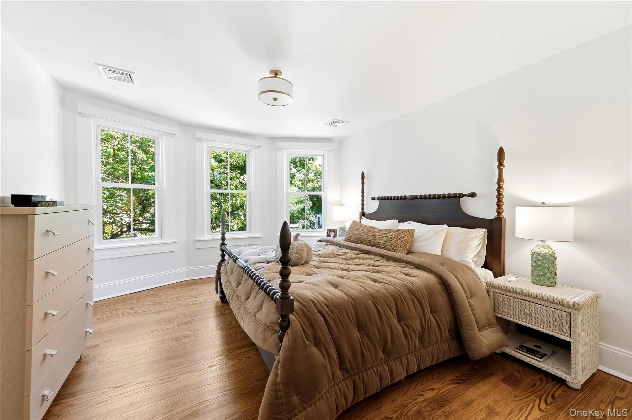 61 Ocean Avenue, Islip, NY, 8 Bedrooms Bedrooms, 14 Rooms Rooms,5 BathroomsBathrooms,Residential,For Rent,Ocean,0,1042189 61 Ocean Avenue, Islip, NY, 8 Bedrooms Bedrooms, 14 Rooms Rooms,5 BathroomsBathrooms,Residential,For Rent,Ocean,0,1042189
