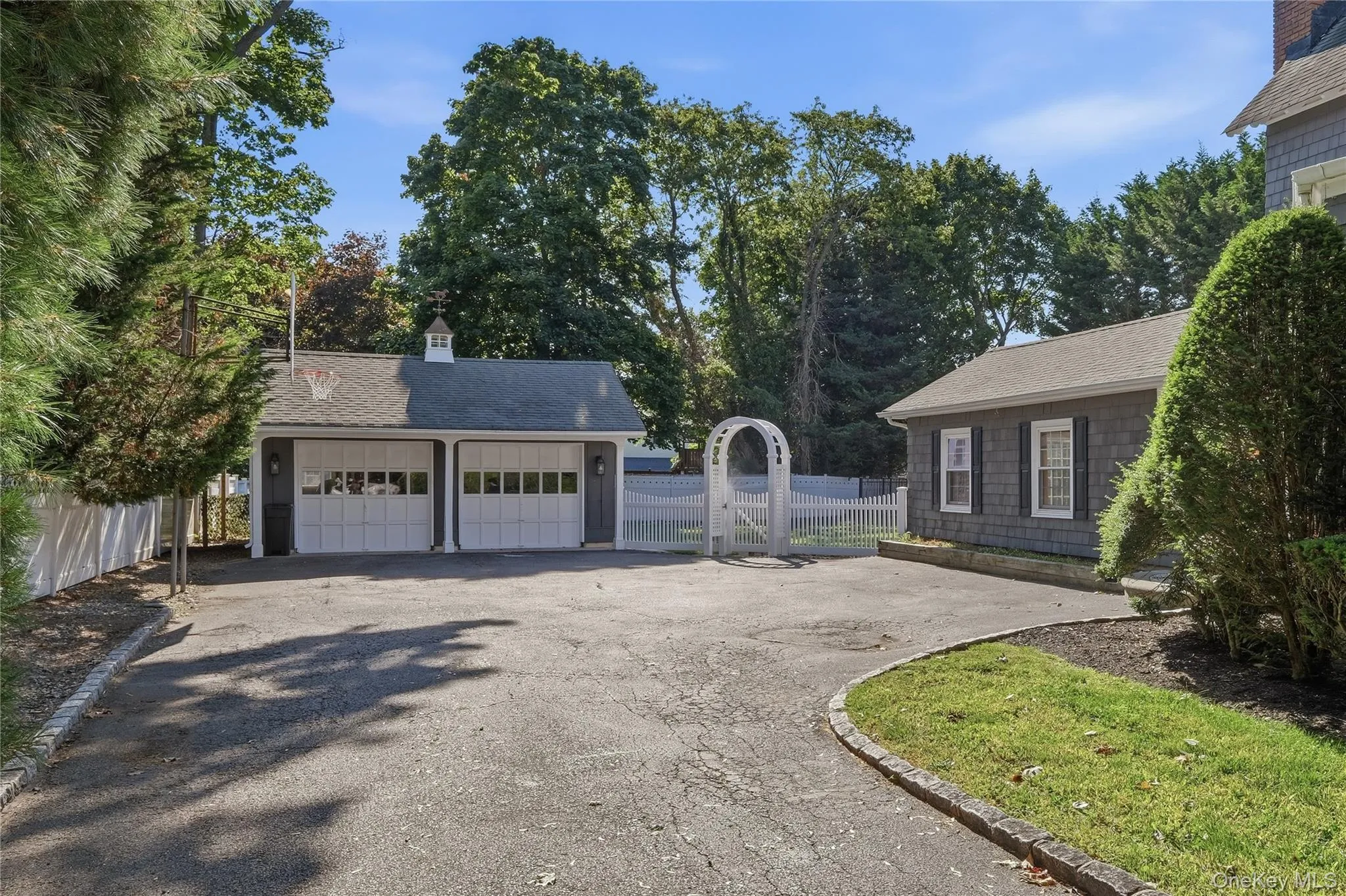 61 Ocean Avenue, Islip, NY, 8 Bedrooms Bedrooms, 14 Rooms Rooms,5 BathroomsBathrooms,Residential,For Rent,Ocean,0,1042189 61 Ocean Avenue, Islip, NY, 8 Bedrooms Bedrooms, 14 Rooms Rooms,5 BathroomsBathrooms,Residential,For Rent,Ocean,0,1042189
