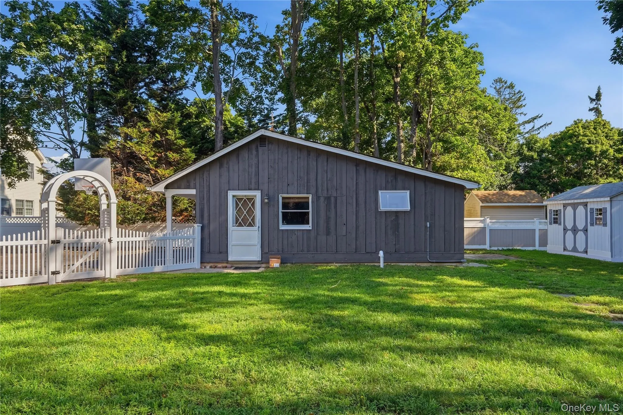 61 Ocean Avenue, Islip, NY, 8 Bedrooms Bedrooms, 14 Rooms Rooms,5 BathroomsBathrooms,Residential,For Rent,Ocean,0,1042189 61 Ocean Avenue, Islip, NY, 8 Bedrooms Bedrooms, 14 Rooms Rooms,5 BathroomsBathrooms,Residential,For Rent,Ocean,0,1042189