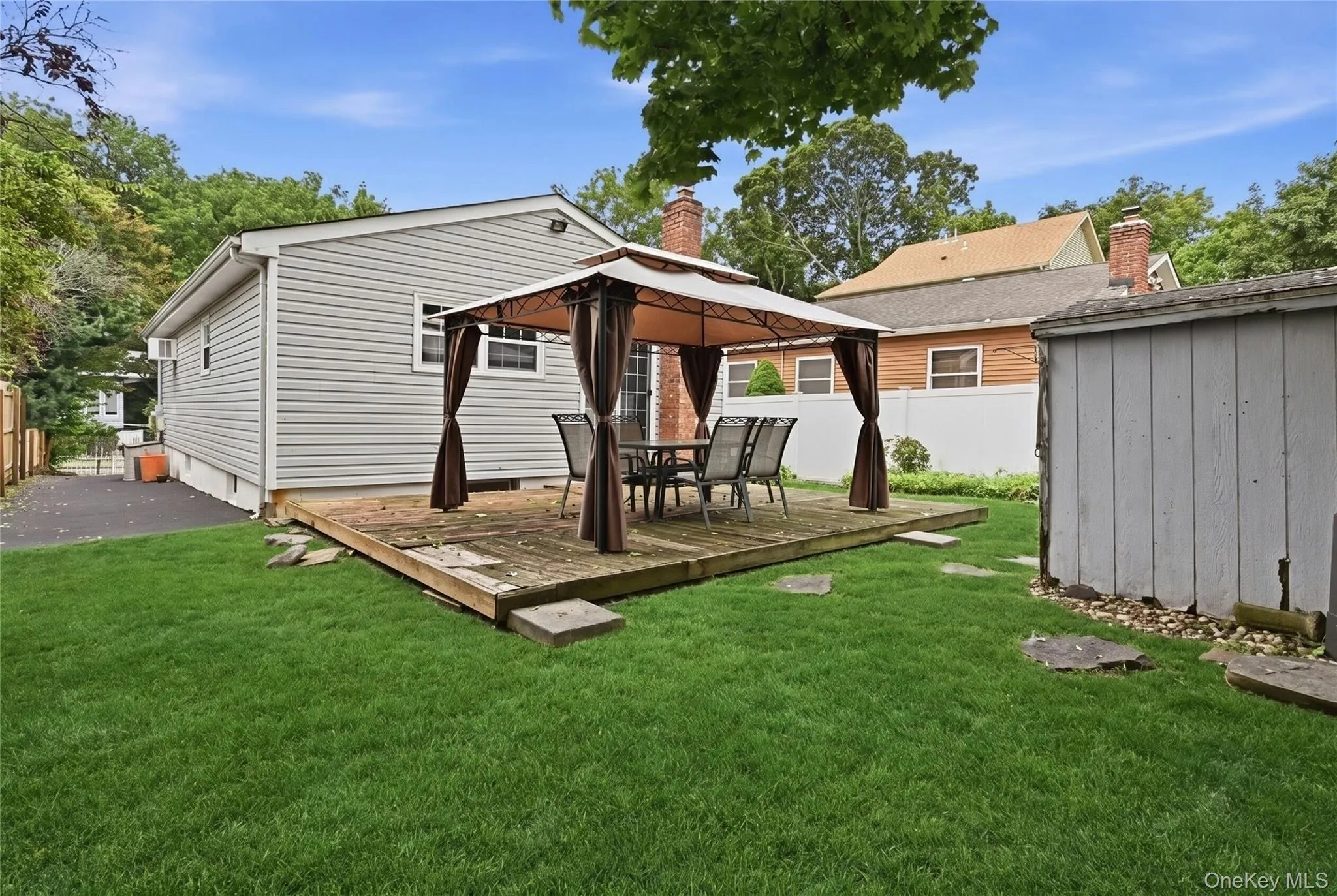 128 Walnut Road, Smithtown, NY, 3 Bedrooms Bedrooms, 5 Rooms Rooms,1 BathroomBathrooms,Residential,For Rent,Walnut,0,1042194 128 Walnut Road, Smithtown, NY, 3 Bedrooms Bedrooms, 5 Rooms Rooms,1 BathroomBathrooms,Residential,For Rent,Walnut,0,1042194
