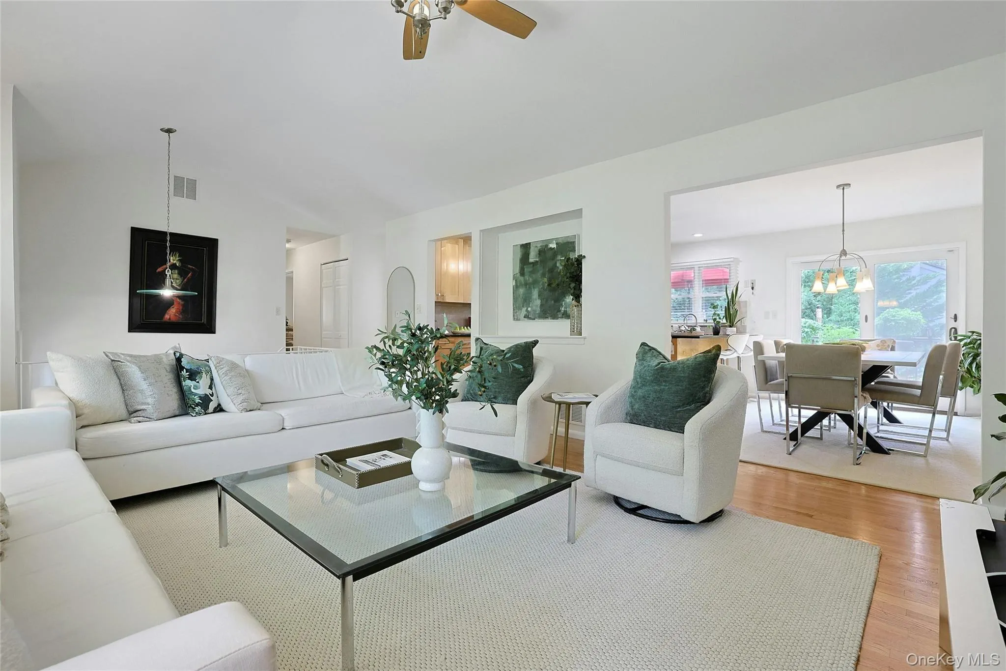 Living room flows into the dining room. Perfect for entertaining. Living room flows into the dining room. Perfect for entertaining.