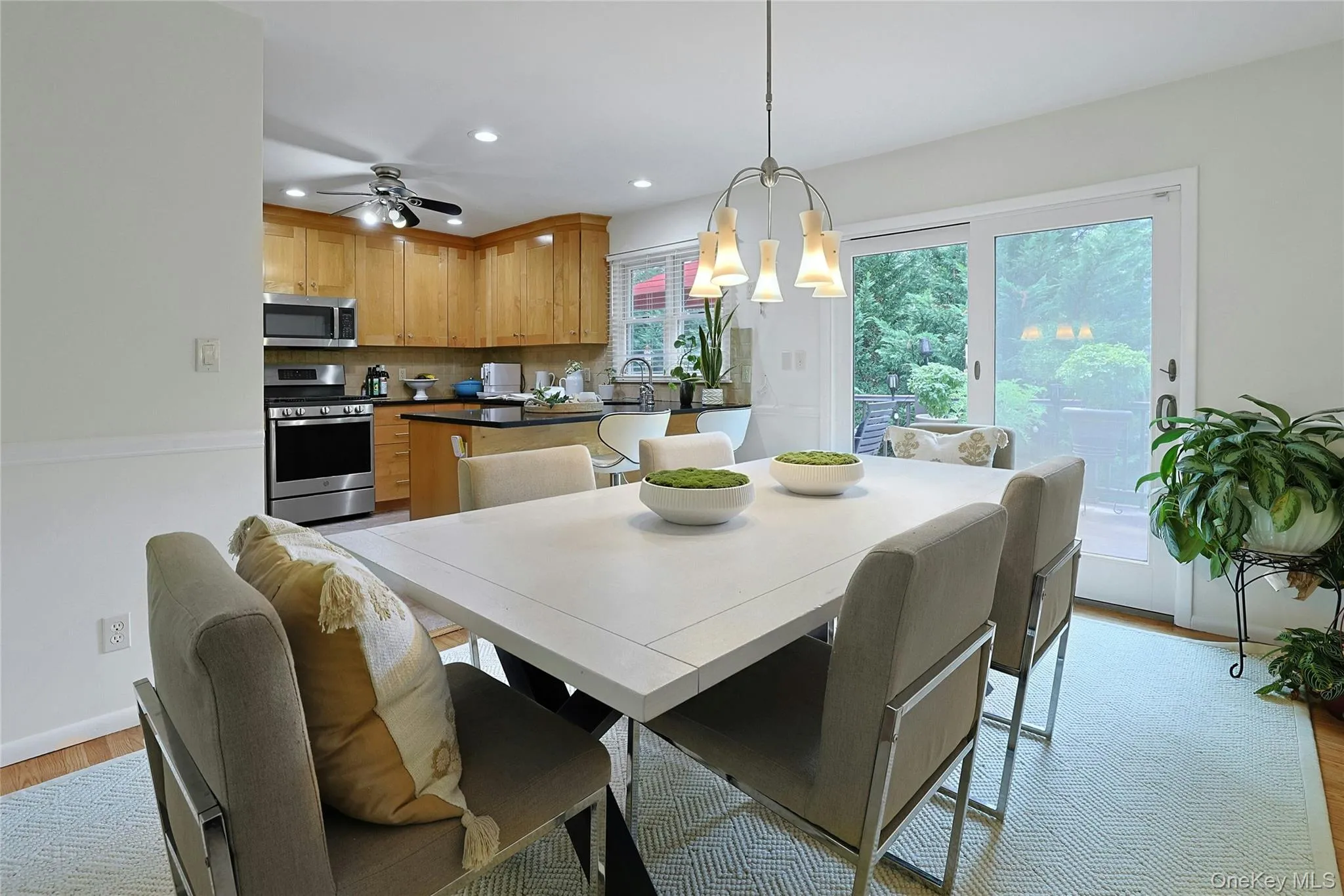 Spacious dining room for hosting. Spacious dining room for hosting.