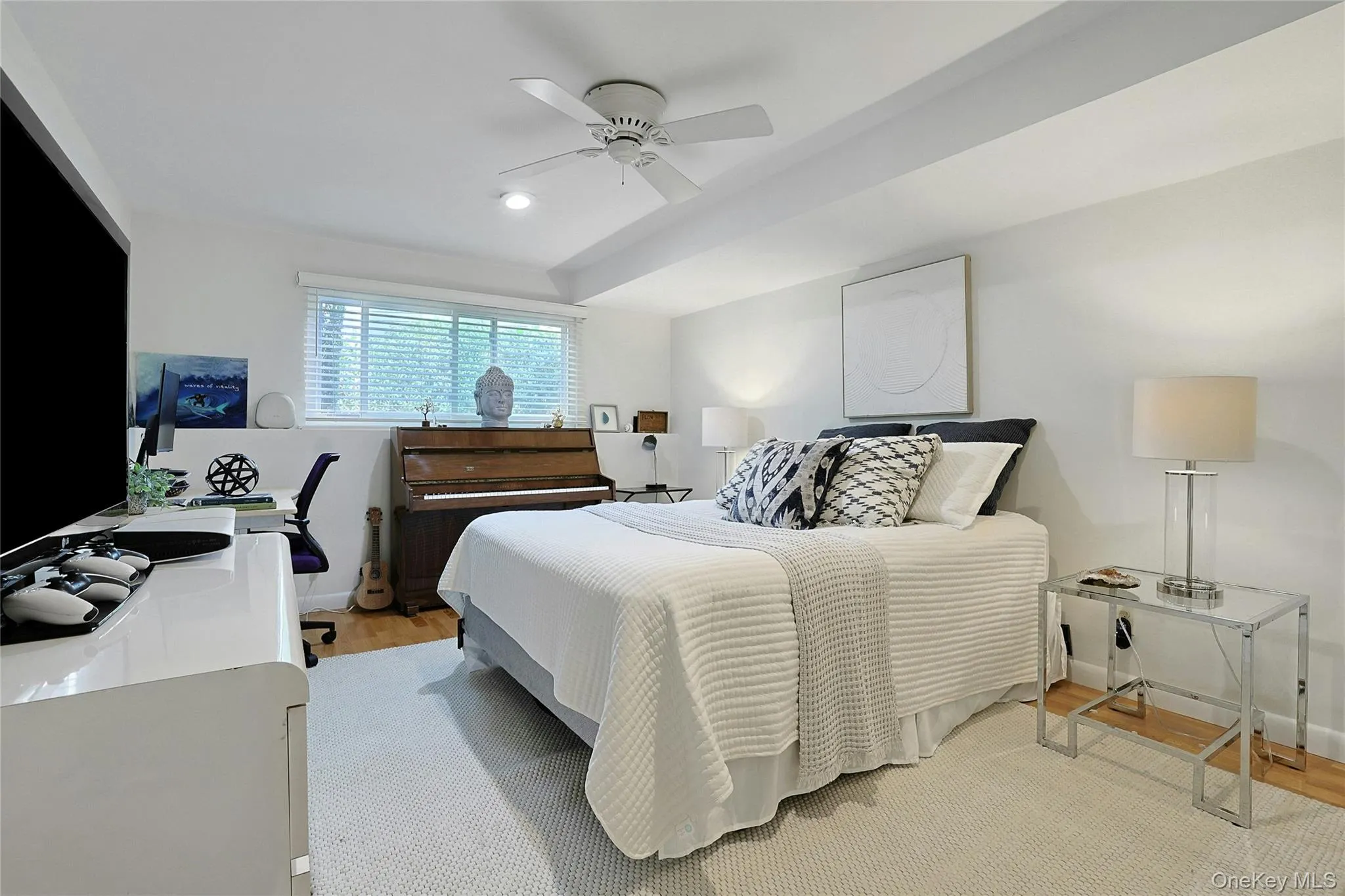 Lower level bedroom with second entrance. Lower level bedroom with second entrance.