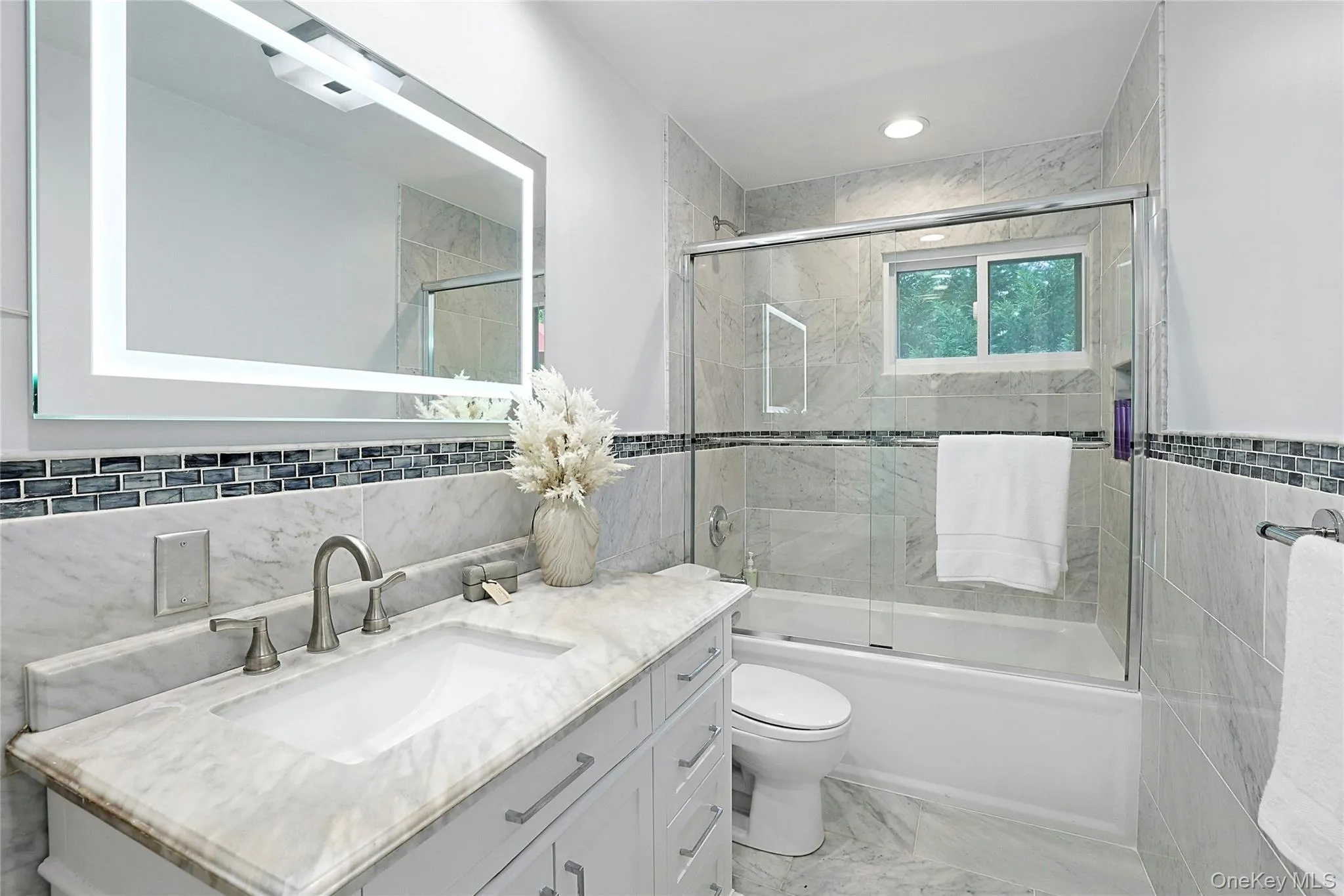 Hall bathroom. Hall bathroom.