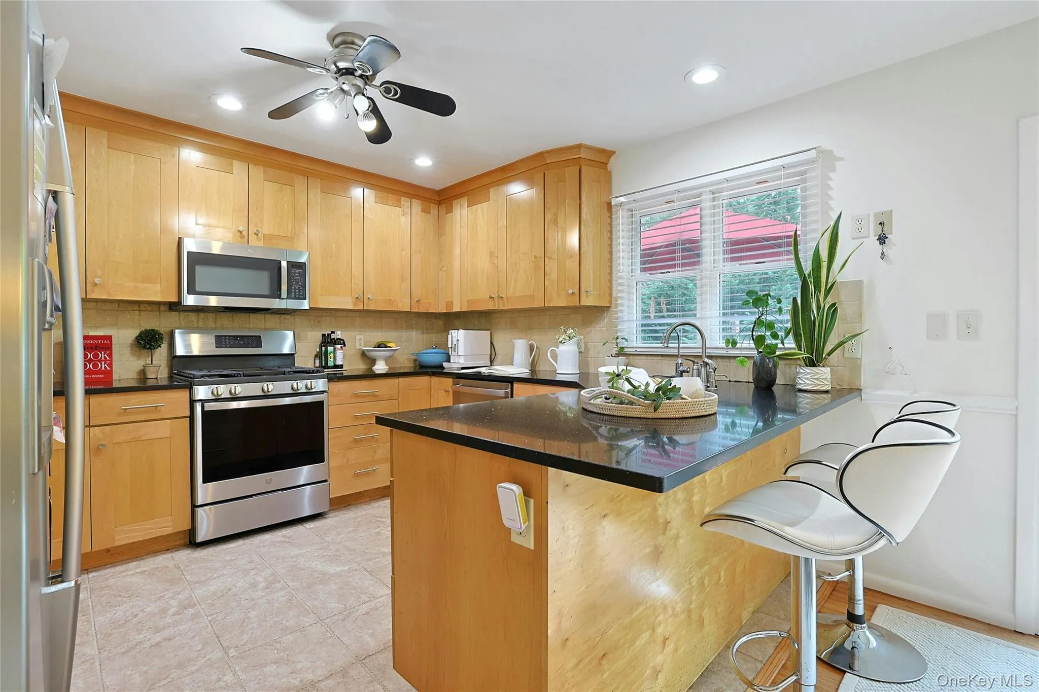Open kitchen with breakfast bar. Open kitchen with breakfast bar.