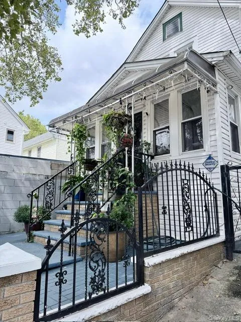 107-11 114th Street, New York, NY, 3 Bedrooms Bedrooms, 6 Rooms Rooms,1 BathroomBathrooms,Residential,For Rent,114th,0,1042197 107-11 114th Street, New York, NY, 3 Bedrooms Bedrooms, 6 Rooms Rooms,1 BathroomBathrooms,Residential,For Rent,114th,0,1042197