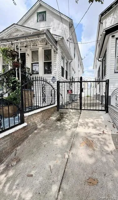 107-11 114th Street, New York, NY, 3 Bedrooms Bedrooms, 6 Rooms Rooms,1 BathroomBathrooms,Residential,For Rent,114th,0,1042197 107-11 114th Street, New York, NY, 3 Bedrooms Bedrooms, 6 Rooms Rooms,1 BathroomBathrooms,Residential,For Rent,114th,0,1042197
