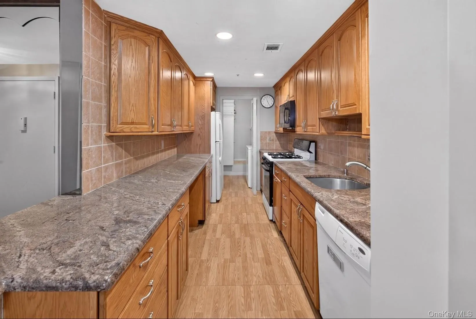 278 Brettonwoods Drive, Brookhaven, NY, 3 Bedrooms Bedrooms, 8 Rooms Rooms,1 BathroomBathrooms,Residential,For Rent,Brettonwoods,0,1042199 278 Brettonwoods Drive, Brookhaven, NY, 3 Bedrooms Bedrooms, 8 Rooms Rooms,1 BathroomBathrooms,Residential,For Rent,Brettonwoods,0,1042199