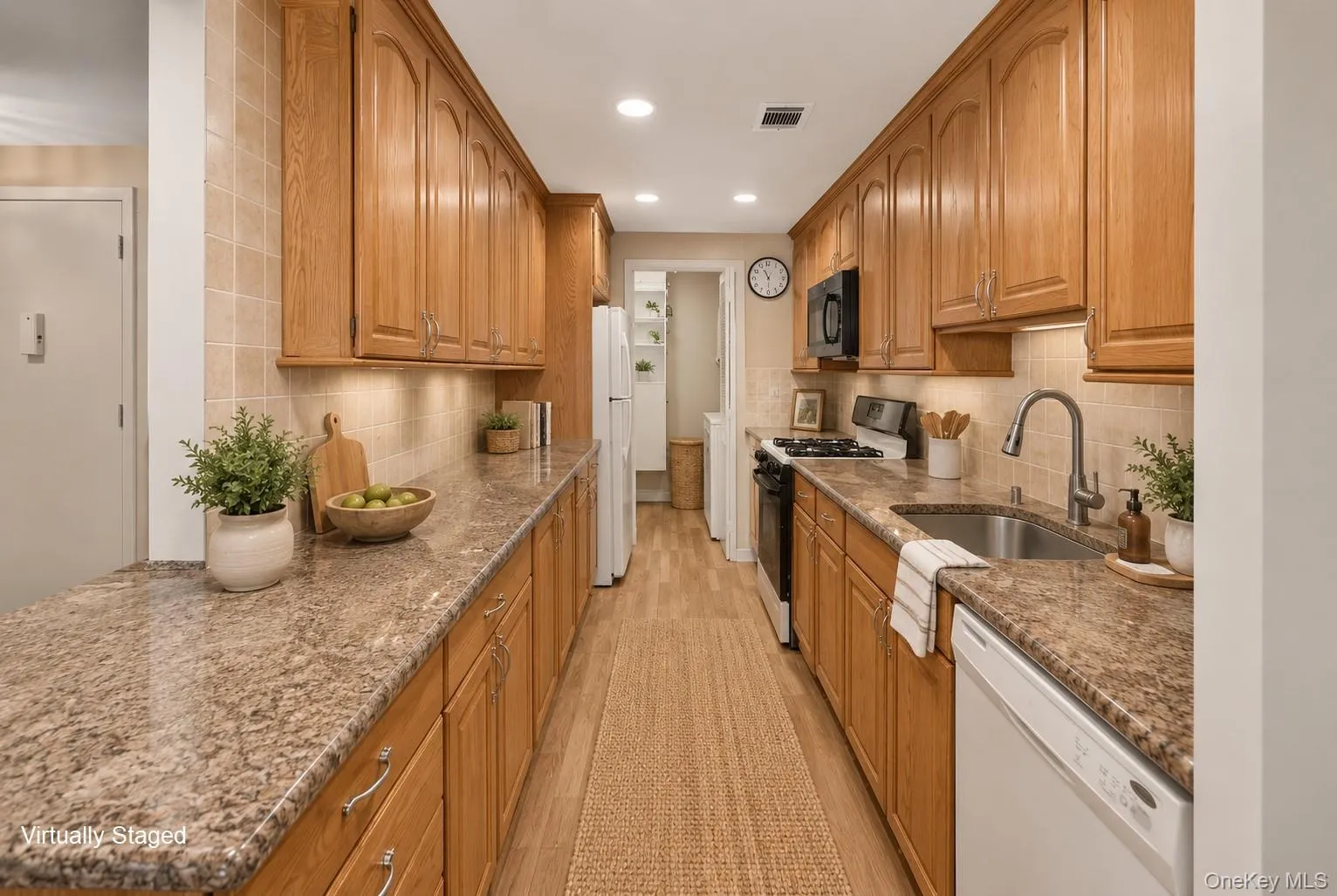 278 Brettonwoods Drive, Brookhaven, NY, 3 Bedrooms Bedrooms, 8 Rooms Rooms,1 BathroomBathrooms,Residential,For Rent,Brettonwoods,0,1042199 278 Brettonwoods Drive, Brookhaven, NY, 3 Bedrooms Bedrooms, 8 Rooms Rooms,1 BathroomBathrooms,Residential,For Rent,Brettonwoods,0,1042199