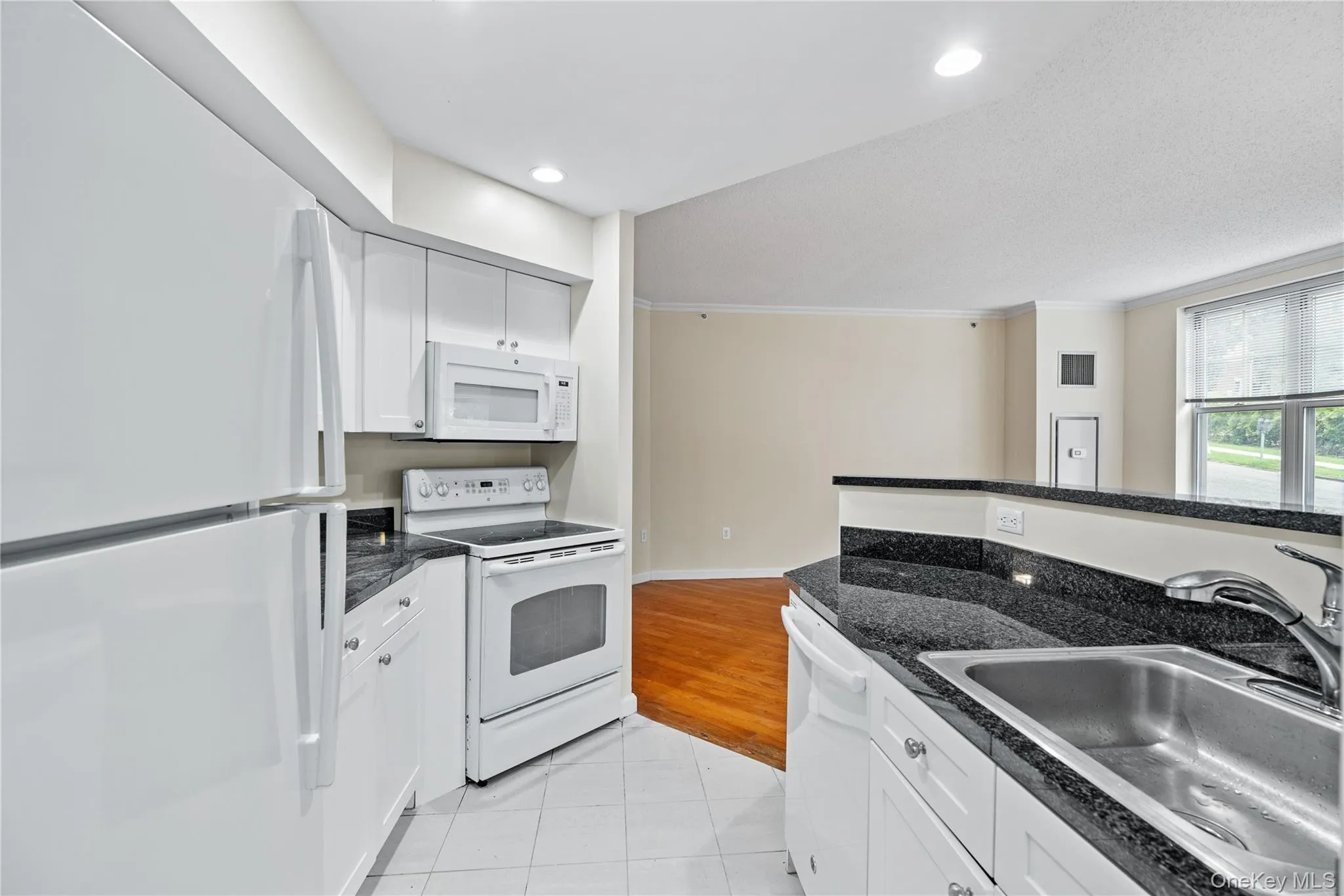 300 Mamaroneck Avenue, White Plains, NY, 2 Bedrooms Bedrooms, 3 Rooms Rooms,2 BathroomsBathrooms,Residential,For Rent,Mamaroneck,0,1042203 300 Mamaroneck Avenue, White Plains, NY, 2 Bedrooms Bedrooms, 3 Rooms Rooms,2 BathroomsBathrooms,Residential,For Rent,Mamaroneck,0,1042203
