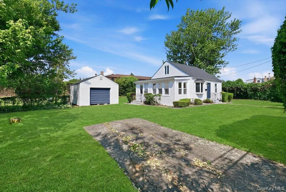 310 West Drive, Babylon, NY, 4 Bedrooms Bedrooms, ,1 BathroomBathrooms,Residential,For Rent,West Drive,0,1042205 310 West Drive, Babylon, NY, 4 Bedrooms Bedrooms, ,1 BathroomBathrooms,Residential,For Rent,West Drive,0,1042205