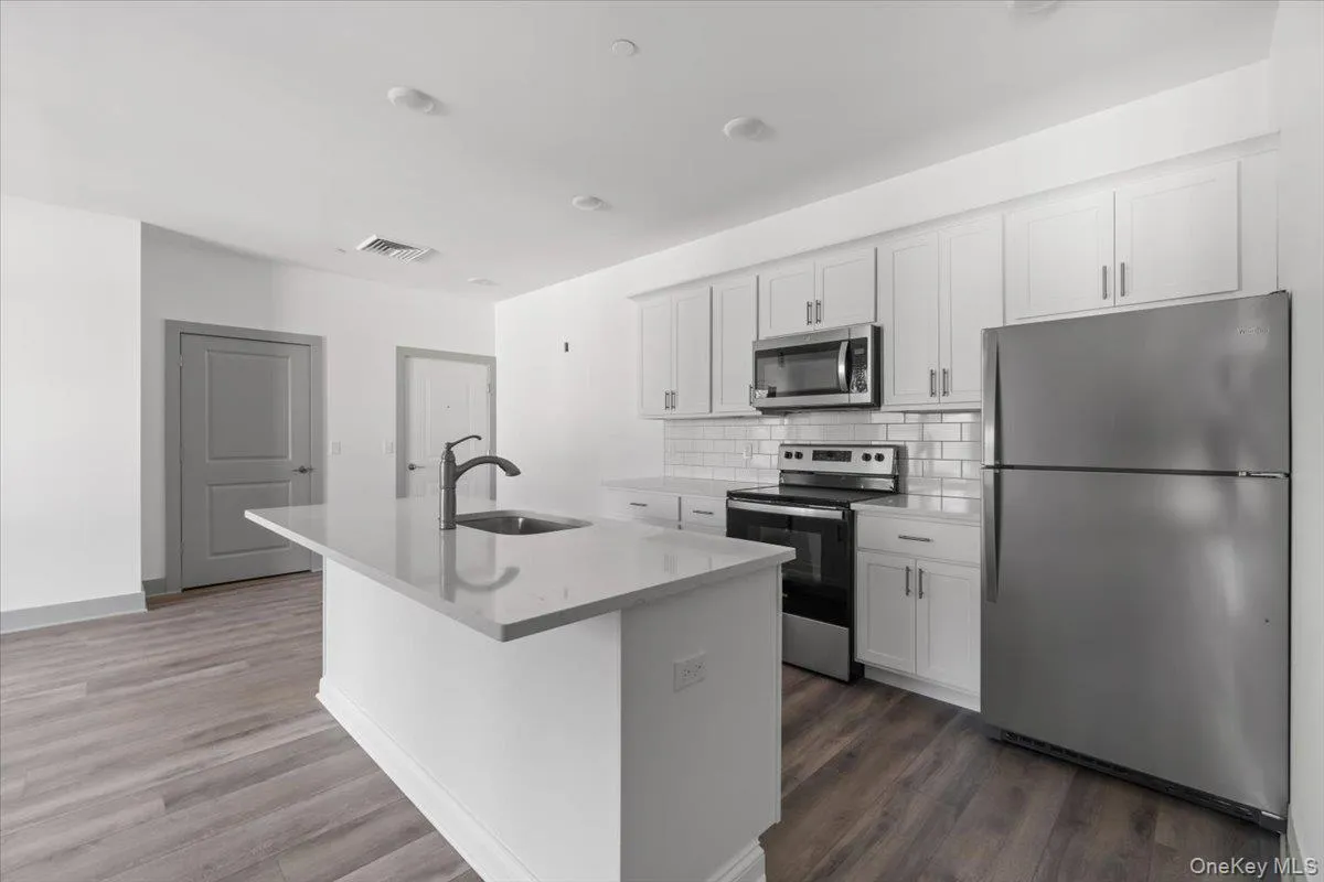 75 Forester Avenue, Warwick (town), NY, 2 Bedrooms Bedrooms, 4 Rooms Rooms,2 BathroomsBathrooms,Residential Lease,For Rent,Forester,0,1042211 75 Forester Avenue, Warwick (town), NY, 2 Bedrooms Bedrooms, 4 Rooms Rooms,2 BathroomsBathrooms,Residential Lease,For Rent,Forester,0,1042211