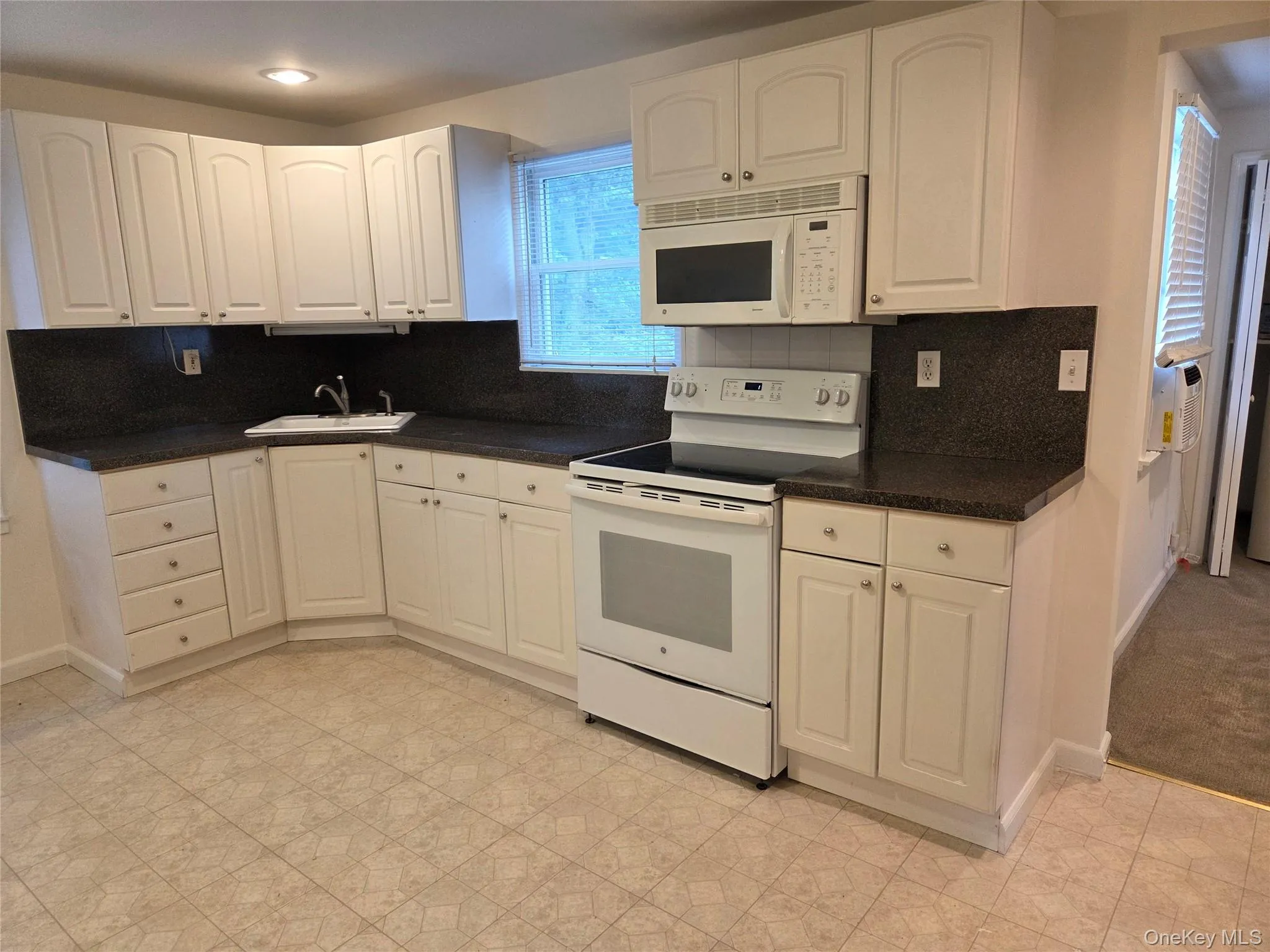 10 Irving Drive, Oyster Bay, NY, 1 Bedroom Bedrooms, 4 Rooms Rooms,1 BathroomBathrooms,Residential Lease,For Rent,Irving,0,1042213 10 Irving Drive, Oyster Bay, NY, 1 Bedroom Bedrooms, 4 Rooms Rooms,1 BathroomBathrooms,Residential Lease,For Rent,Irving,0,1042213