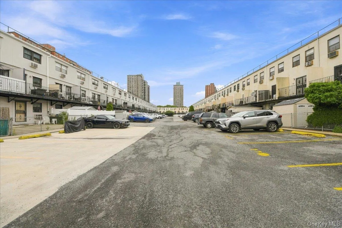 847 Underhill Avenue, New York, NY, 2 Bedrooms Bedrooms, 4 Rooms Rooms,1 BathroomBathrooms,Residential,For Rent,Underhill,0,1042215 847 Underhill Avenue, New York, NY, 2 Bedrooms Bedrooms, 4 Rooms Rooms,1 BathroomBathrooms,Residential,For Rent,Underhill,0,1042215