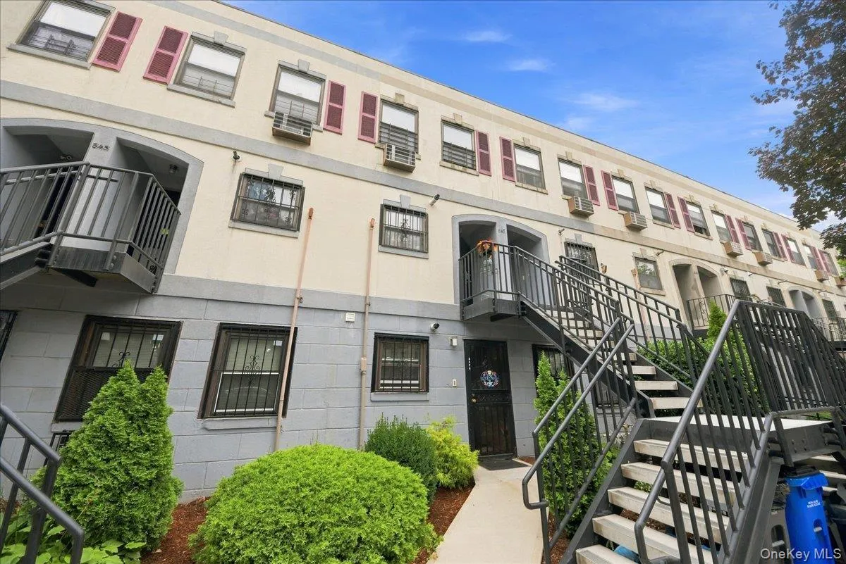 847 Underhill Avenue, New York, NY, 2 Bedrooms Bedrooms, 4 Rooms Rooms,1 BathroomBathrooms,Residential,For Rent,Underhill,0,1042215 847 Underhill Avenue, New York, NY, 2 Bedrooms Bedrooms, 4 Rooms Rooms,1 BathroomBathrooms,Residential,For Rent,Underhill,0,1042215