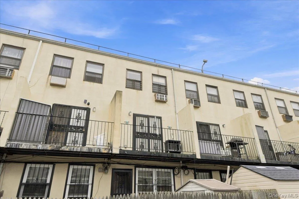 847 Underhill Avenue, New York, NY, 2 Bedrooms Bedrooms, 4 Rooms Rooms,1 BathroomBathrooms,Residential,For Rent,Underhill,0,1042215 847 Underhill Avenue, New York, NY, 2 Bedrooms Bedrooms, 4 Rooms Rooms,1 BathroomBathrooms,Residential,For Rent,Underhill,0,1042215