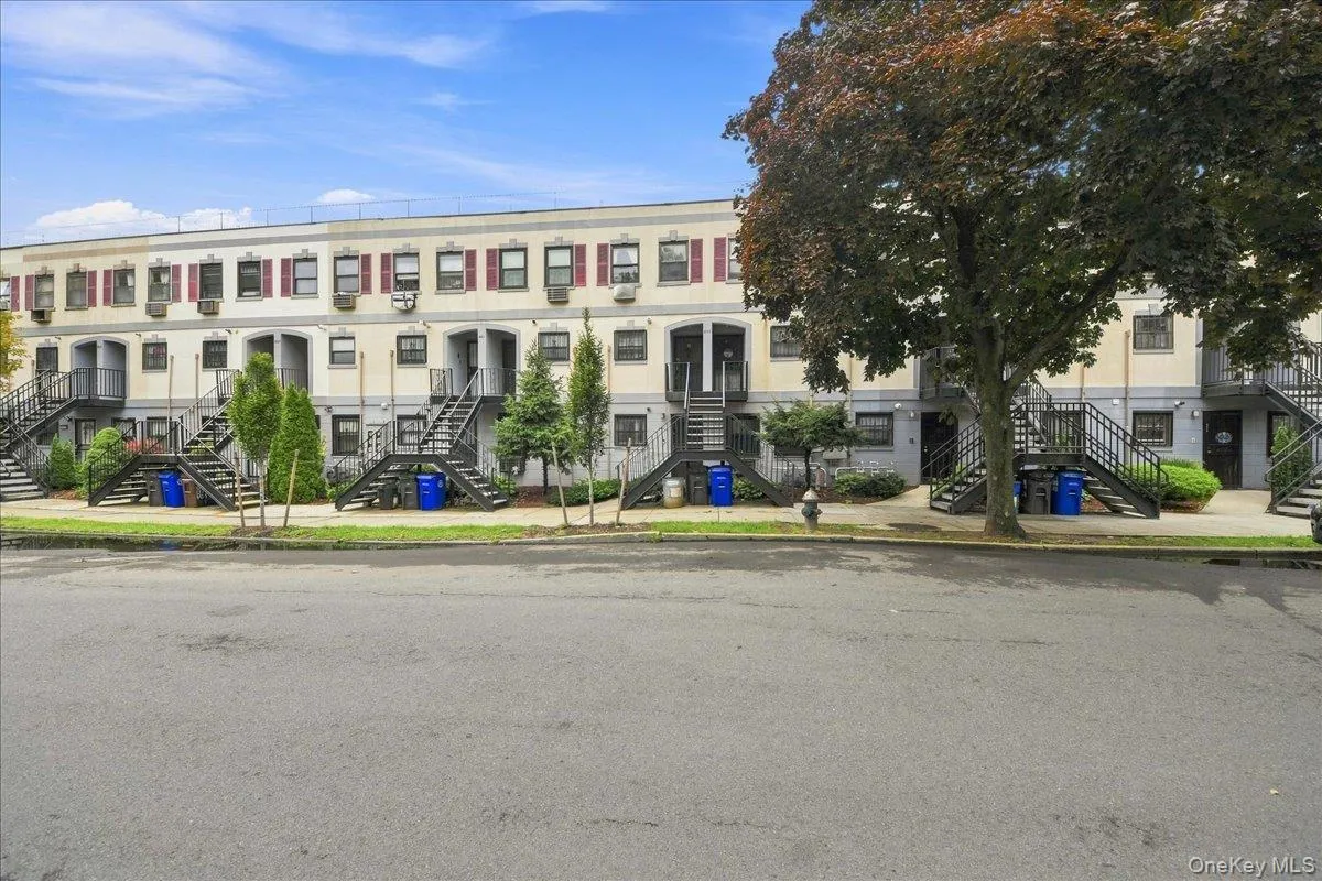 847 Underhill Avenue, New York, NY, 2 Bedrooms Bedrooms, 4 Rooms Rooms,1 BathroomBathrooms,Residential,For Rent,Underhill,0,1042215 847 Underhill Avenue, New York, NY, 2 Bedrooms Bedrooms, 4 Rooms Rooms,1 BathroomBathrooms,Residential,For Rent,Underhill,0,1042215
