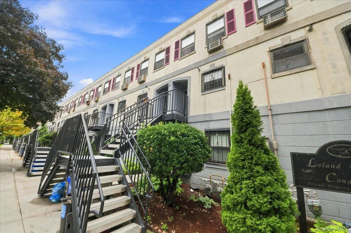 847 Underhill Avenue, New York, NY, 2 Bedrooms Bedrooms, 4 Rooms Rooms,1 BathroomBathrooms,Residential,For Rent,Underhill,0,1042215 847 Underhill Avenue, New York, NY, 2 Bedrooms Bedrooms, 4 Rooms Rooms,1 BathroomBathrooms,Residential,For Rent,Underhill,0,1042215