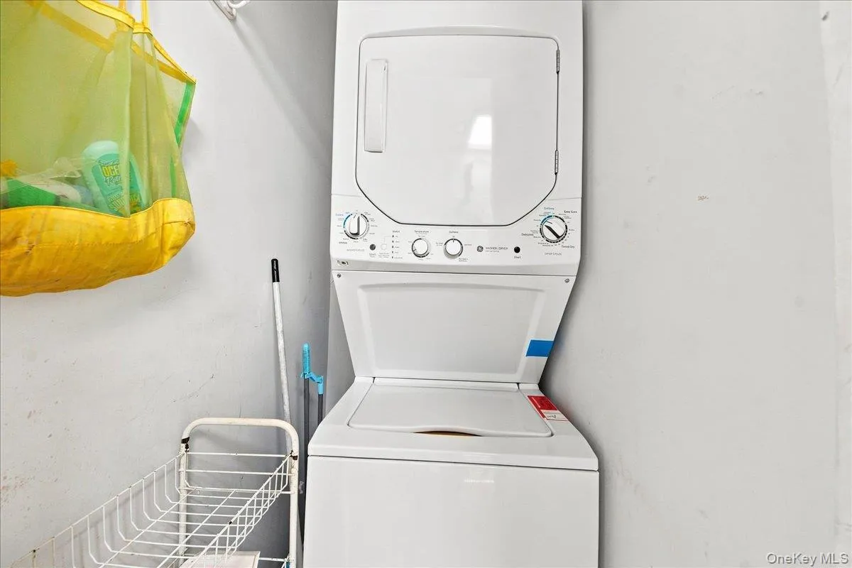 847 Underhill Avenue, New York, NY, 2 Bedrooms Bedrooms, 4 Rooms Rooms,1 BathroomBathrooms,Residential,For Rent,Underhill,0,1042215 847 Underhill Avenue, New York, NY, 2 Bedrooms Bedrooms, 4 Rooms Rooms,1 BathroomBathrooms,Residential,For Rent,Underhill,0,1042215