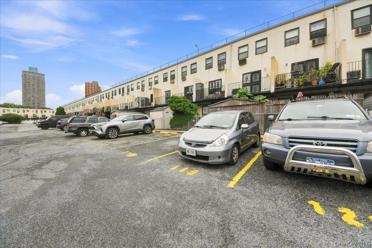 847 Underhill Avenue, New York, NY, 2 Bedrooms Bedrooms, 4 Rooms Rooms,1 BathroomBathrooms,Residential,For Rent,Underhill,0,1042215 847 Underhill Avenue, New York, NY, 2 Bedrooms Bedrooms, 4 Rooms Rooms,1 BathroomBathrooms,Residential,For Rent,Underhill,0,1042215