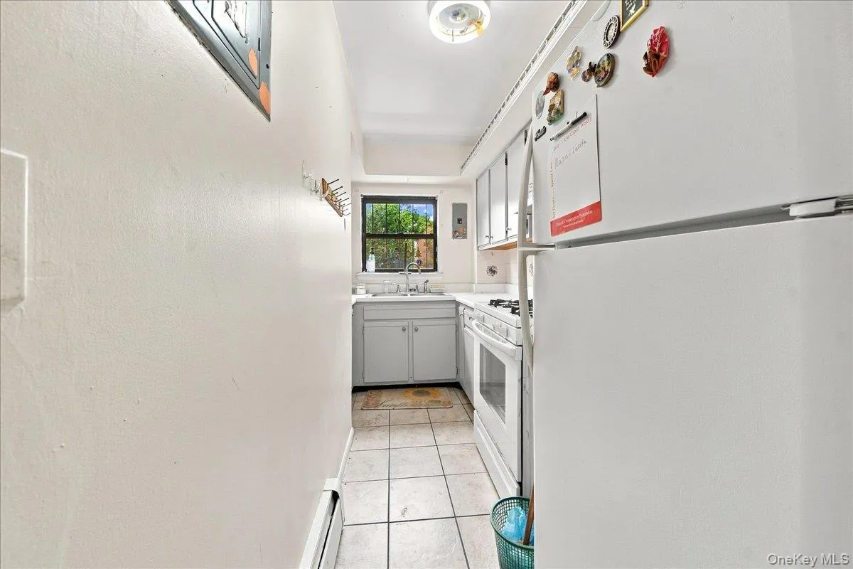 847 Underhill Avenue, New York, NY, 2 Bedrooms Bedrooms, 4 Rooms Rooms,1 BathroomBathrooms,Residential,For Rent,Underhill,0,1042215 847 Underhill Avenue, New York, NY, 2 Bedrooms Bedrooms, 4 Rooms Rooms,1 BathroomBathrooms,Residential,For Rent,Underhill,0,1042215