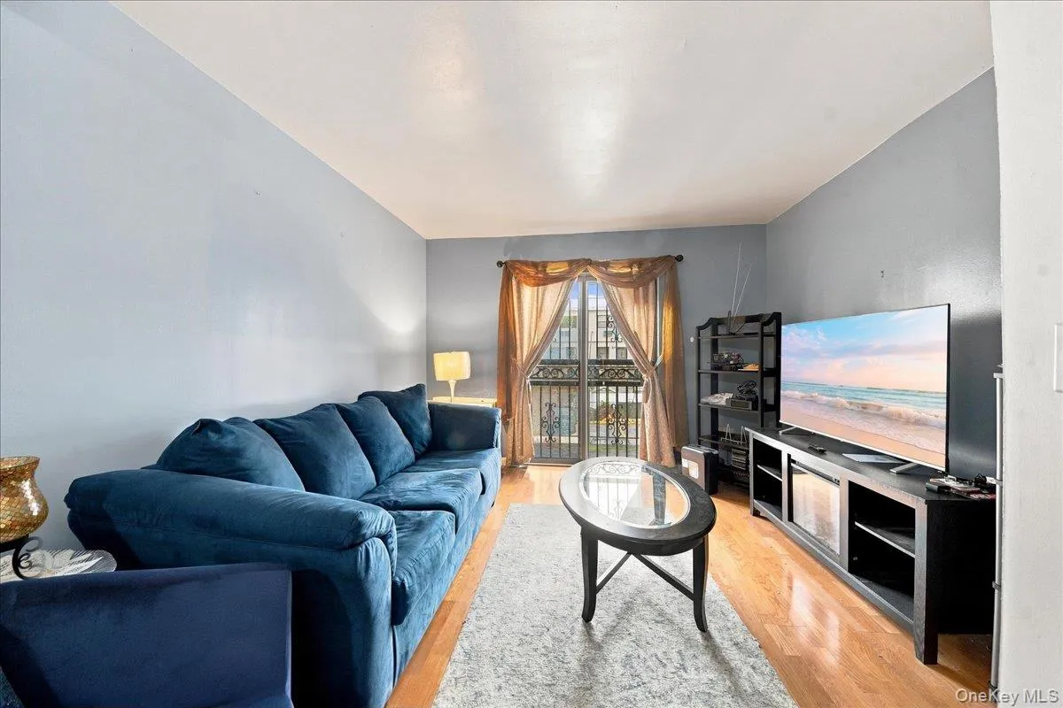 847 Underhill Avenue, New York, NY, 2 Bedrooms Bedrooms, 4 Rooms Rooms,1 BathroomBathrooms,Residential,For Rent,Underhill,0,1042215 847 Underhill Avenue, New York, NY, 2 Bedrooms Bedrooms, 4 Rooms Rooms,1 BathroomBathrooms,Residential,For Rent,Underhill,0,1042215
