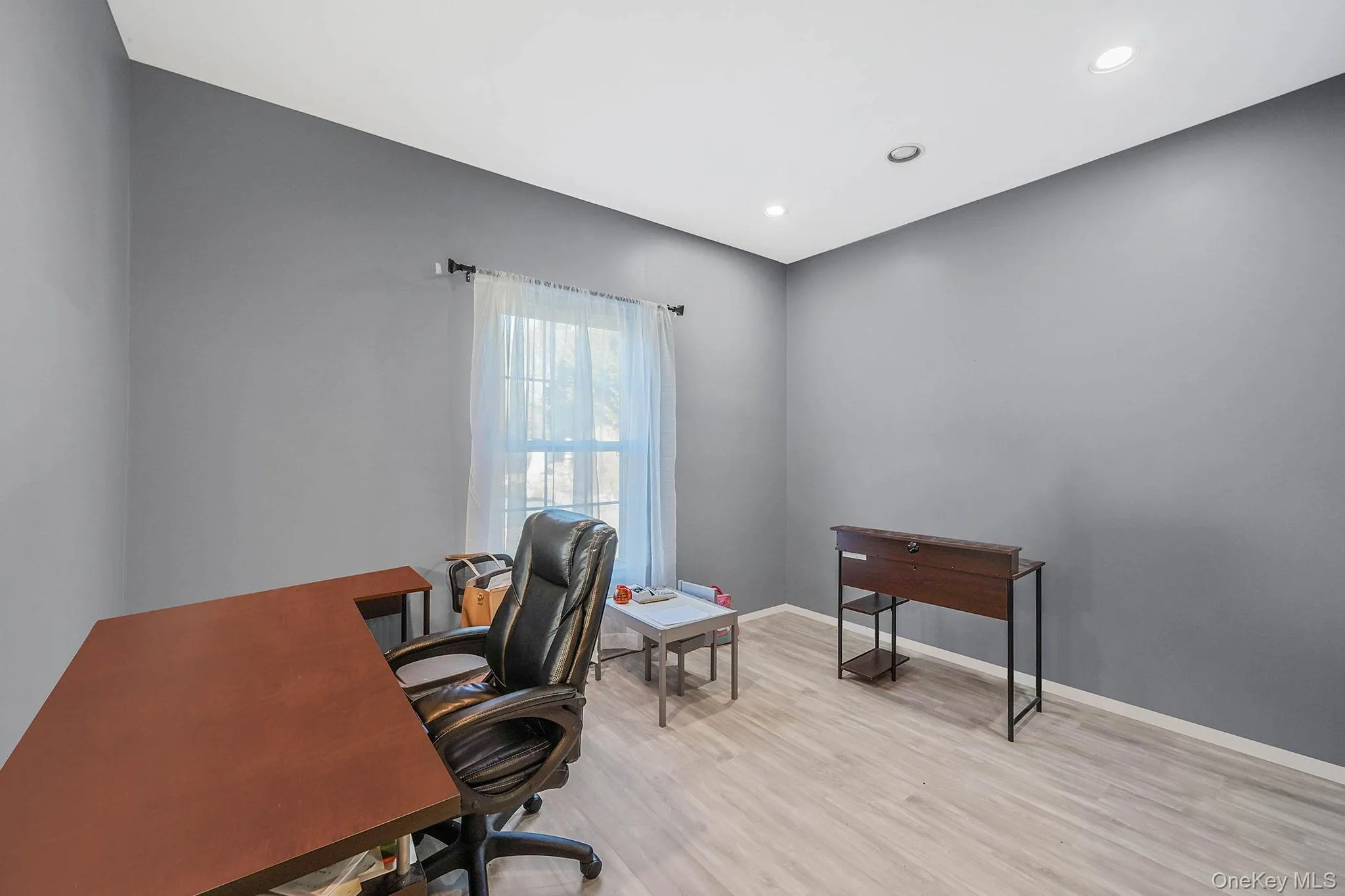 Office/5th Bedroom on 1st Floor Office/5th Bedroom on 1st Floor