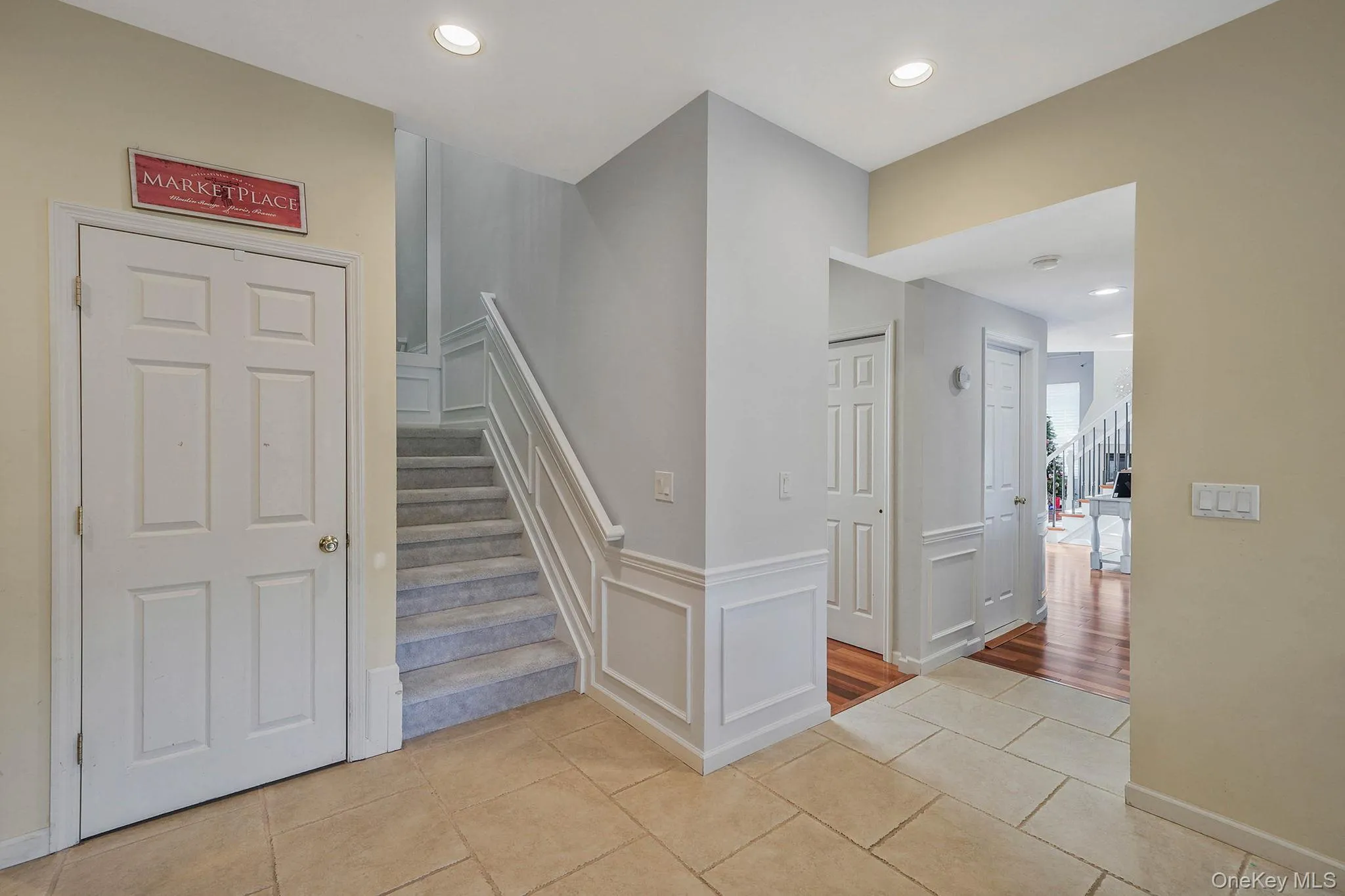 Dual staircases to 2nd floor Dual staircases to 2nd floor