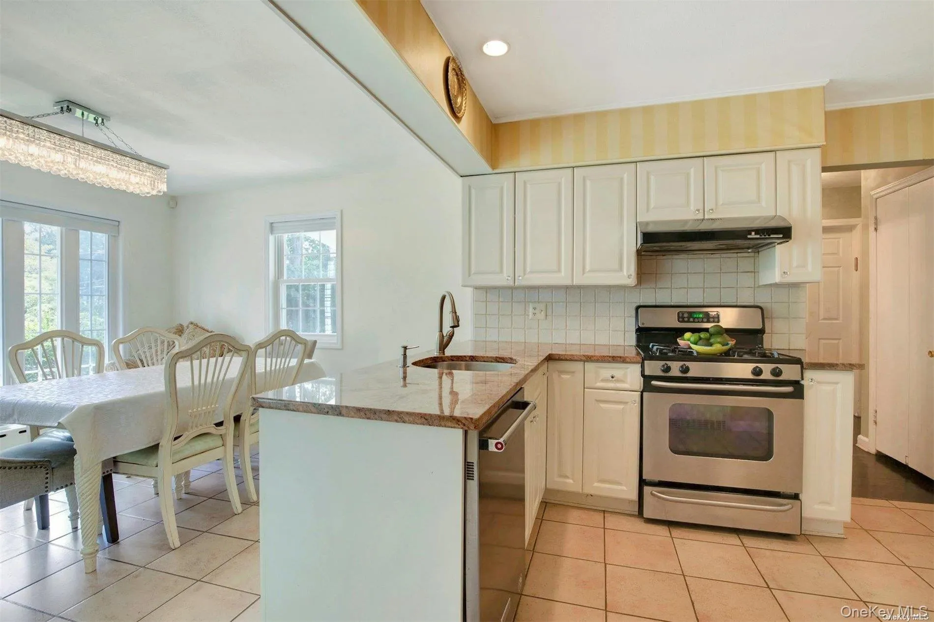 18 Addison Lane, North Hempstead, NY, 4 Bedrooms Bedrooms, 10 Rooms Rooms,2 BathroomsBathrooms,Residential Lease,For Rent,Addison,0,1042230 18 Addison Lane, North Hempstead, NY, 4 Bedrooms Bedrooms, 10 Rooms Rooms,2 BathroomsBathrooms,Residential Lease,For Rent,Addison,0,1042230