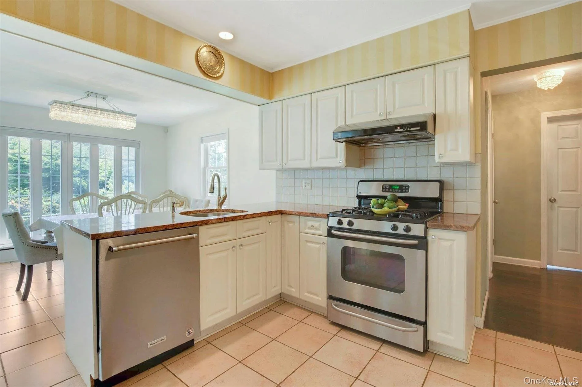 18 Addison Lane, North Hempstead, NY, 4 Bedrooms Bedrooms, 10 Rooms Rooms,2 BathroomsBathrooms,Residential Lease,For Rent,Addison,0,1042230 18 Addison Lane, North Hempstead, NY, 4 Bedrooms Bedrooms, 10 Rooms Rooms,2 BathroomsBathrooms,Residential Lease,For Rent,Addison,0,1042230