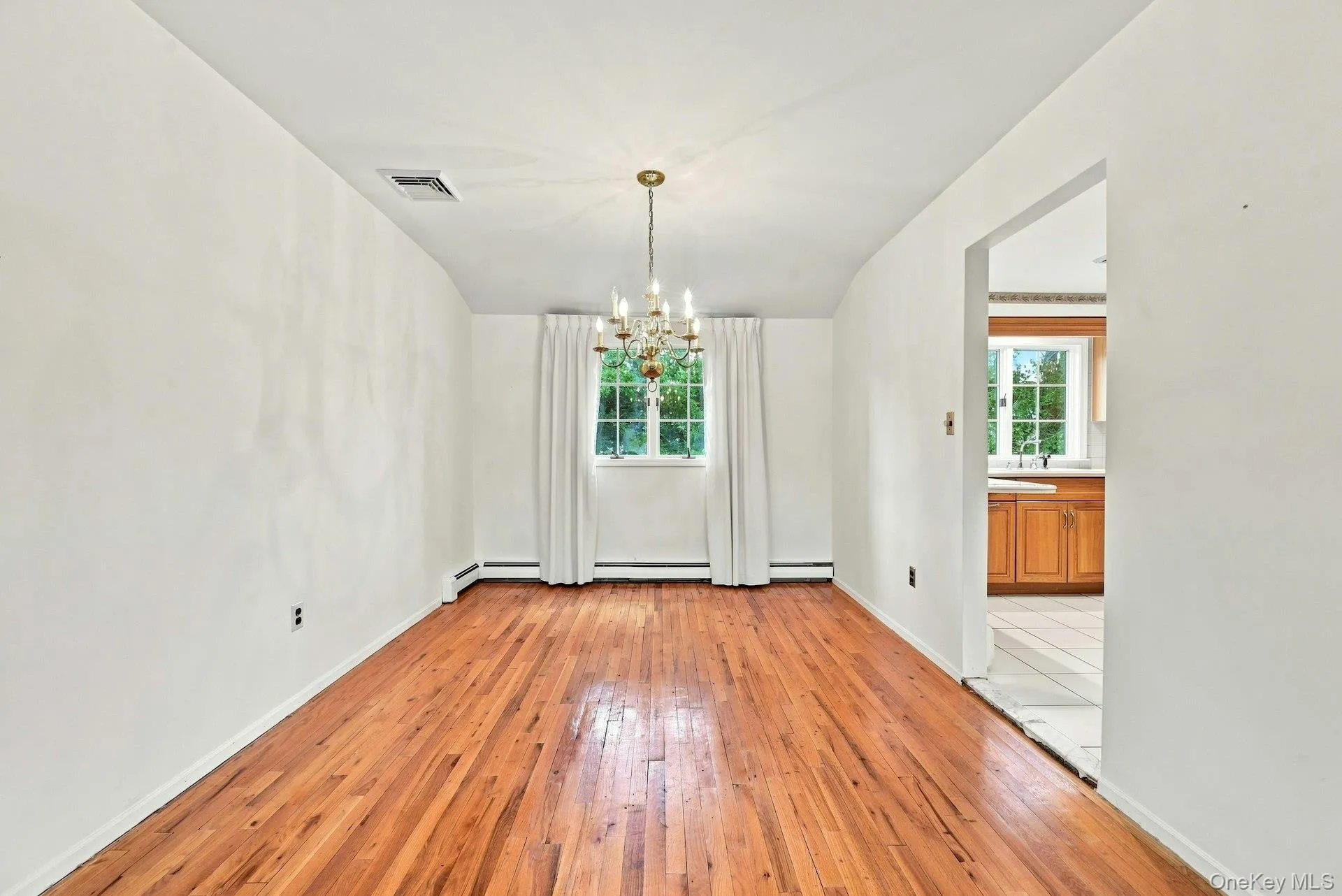 86 39th Street, Islip, NY, 4 Bedrooms Bedrooms, 8 Rooms Rooms,1 BathroomBathrooms,Residential,For Rent,39th,0,1042235 86 39th Street, Islip, NY, 4 Bedrooms Bedrooms, 8 Rooms Rooms,1 BathroomBathrooms,Residential,For Rent,39th,0,1042235