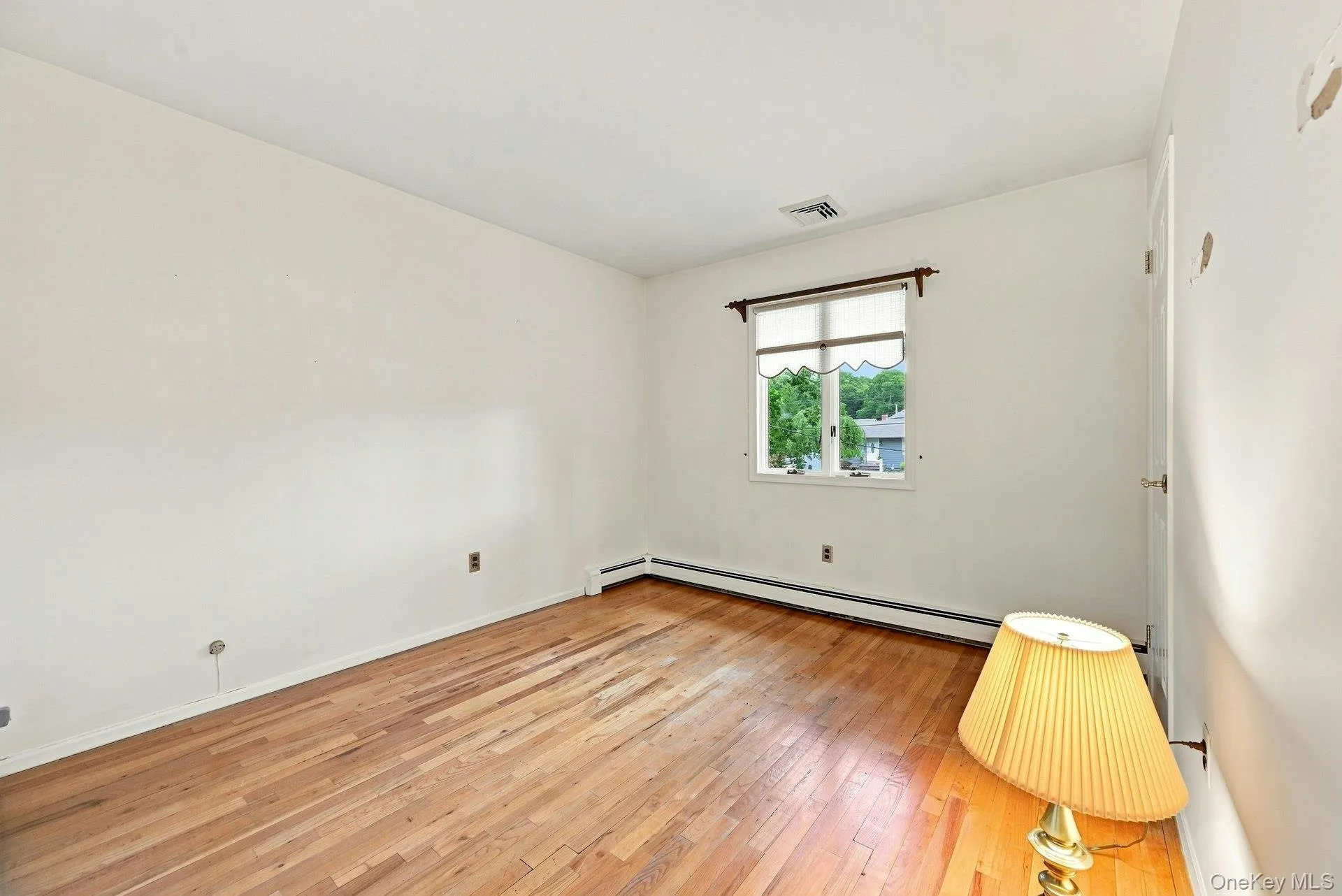 86 39th Street, Islip, NY, 4 Bedrooms Bedrooms, 8 Rooms Rooms,1 BathroomBathrooms,Residential,For Rent,39th,0,1042235 86 39th Street, Islip, NY, 4 Bedrooms Bedrooms, 8 Rooms Rooms,1 BathroomBathrooms,Residential,For Rent,39th,0,1042235