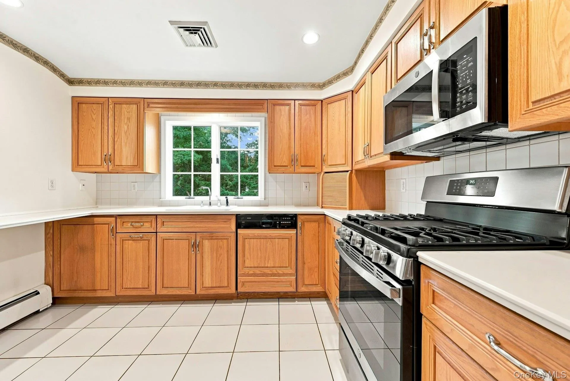 86 39th Street, Islip, NY, 4 Bedrooms Bedrooms, 8 Rooms Rooms,1 BathroomBathrooms,Residential,For Rent,39th,0,1042235 86 39th Street, Islip, NY, 4 Bedrooms Bedrooms, 8 Rooms Rooms,1 BathroomBathrooms,Residential,For Rent,39th,0,1042235