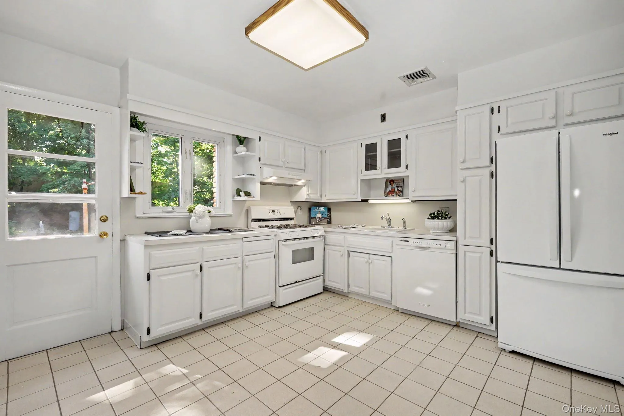 132 Laurel Avenue, Mamaroneck, NY, 3 Bedrooms Bedrooms, 7 Rooms Rooms,2 BathroomsBathrooms,Residential,For Rent,Laurel,0,1042237 132 Laurel Avenue, Mamaroneck, NY, 3 Bedrooms Bedrooms, 7 Rooms Rooms,2 BathroomsBathrooms,Residential,For Rent,Laurel,0,1042237