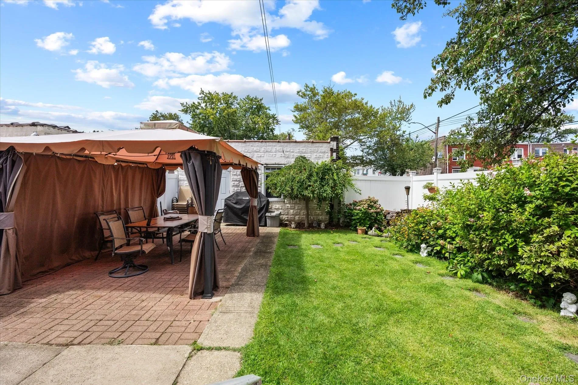 66-02 78th Street, New York, NY, 3 Bedrooms Bedrooms, 7 Rooms Rooms,2 BathroomsBathrooms,Residential,For Rent,78th,0,1042245 66-02 78th Street, New York, NY, 3 Bedrooms Bedrooms, 7 Rooms Rooms,2 BathroomsBathrooms,Residential,For Rent,78th,0,1042245
