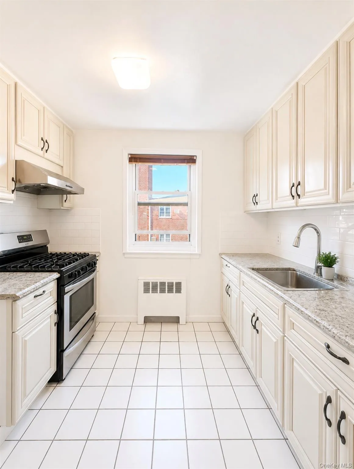 152-47 Jewel Avenue, New York, NY, 1 Bedroom Bedrooms, 3 Rooms Rooms,1 BathroomBathrooms,Residential,For Rent,Jewel,0,1042249 152-47 Jewel Avenue, New York, NY, 1 Bedroom Bedrooms, 3 Rooms Rooms,1 BathroomBathrooms,Residential,For Rent,Jewel,0,1042249