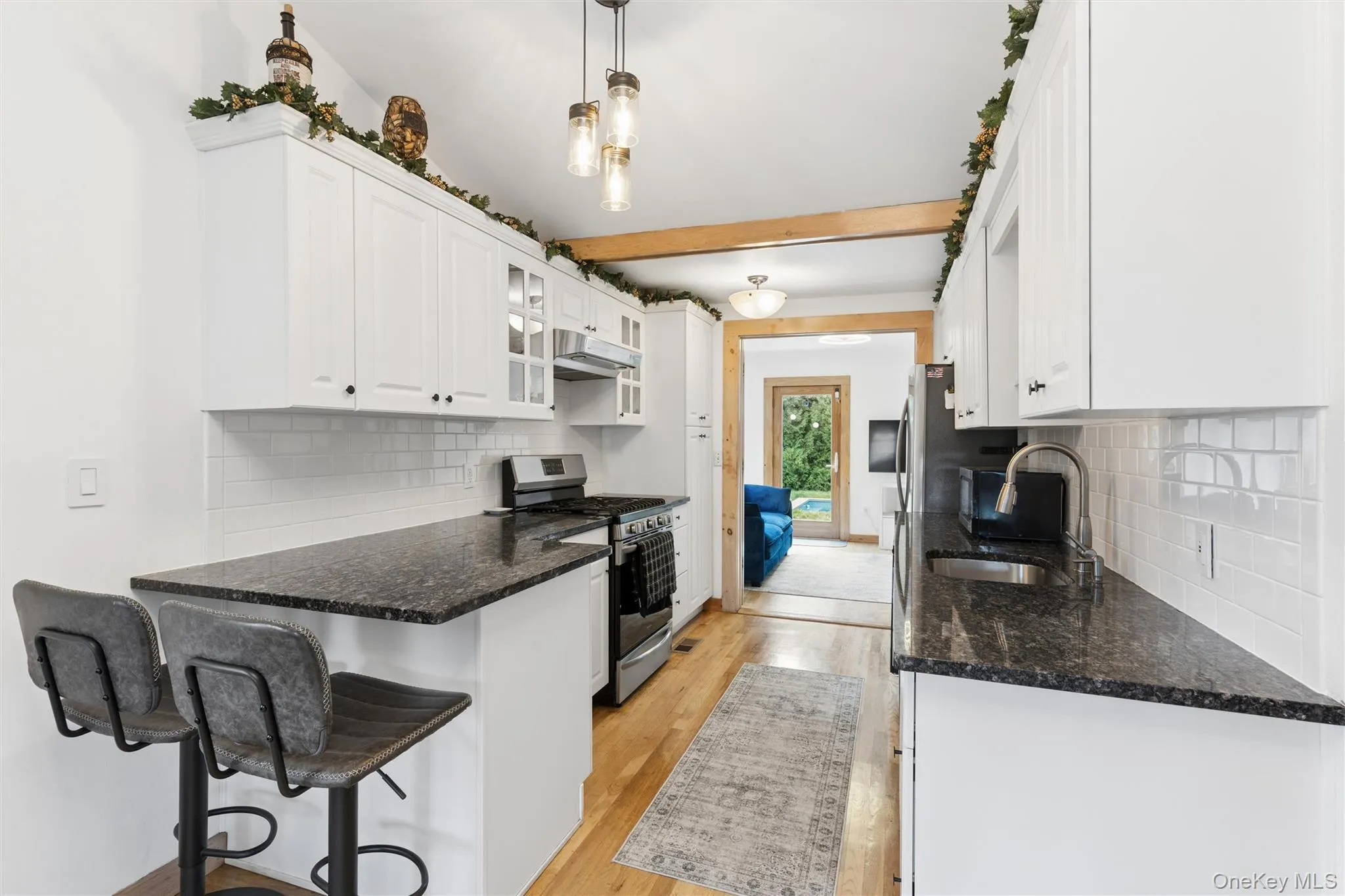 34 End Avenue, Southampton, NY, 2 Bedrooms Bedrooms, 7 Rooms Rooms,1 BathroomBathrooms,Residential,For Rent,End,0,1042264 34 End Avenue, Southampton, NY, 2 Bedrooms Bedrooms, 7 Rooms Rooms,1 BathroomBathrooms,Residential,For Rent,End,0,1042264