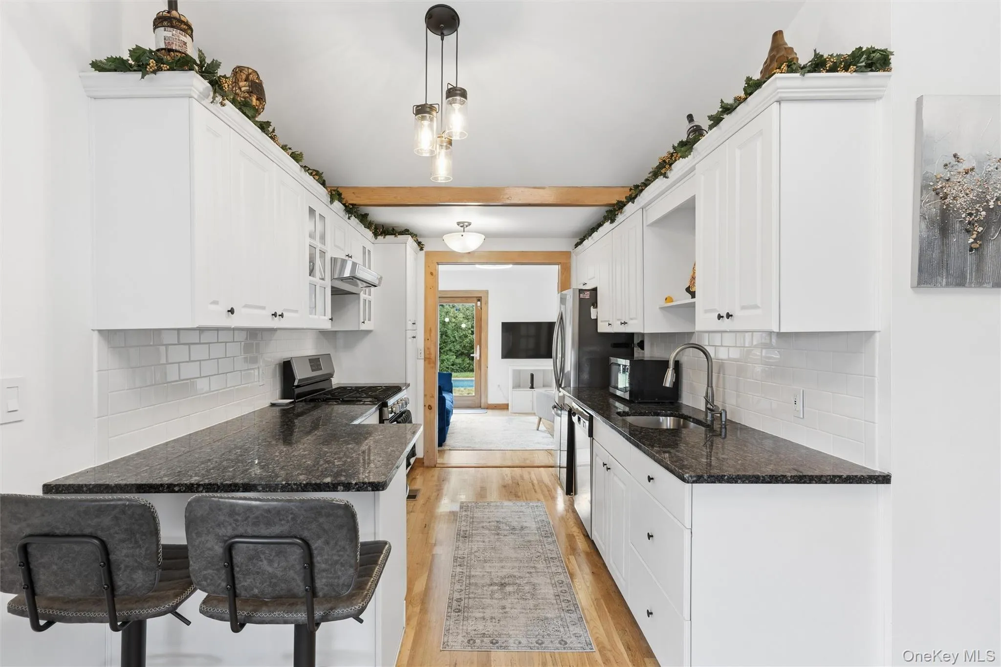 34 End Avenue, Southampton, NY, 2 Bedrooms Bedrooms, 7 Rooms Rooms,1 BathroomBathrooms,Residential,For Rent,End,0,1042264 34 End Avenue, Southampton, NY, 2 Bedrooms Bedrooms, 7 Rooms Rooms,1 BathroomBathrooms,Residential,For Rent,End,0,1042264