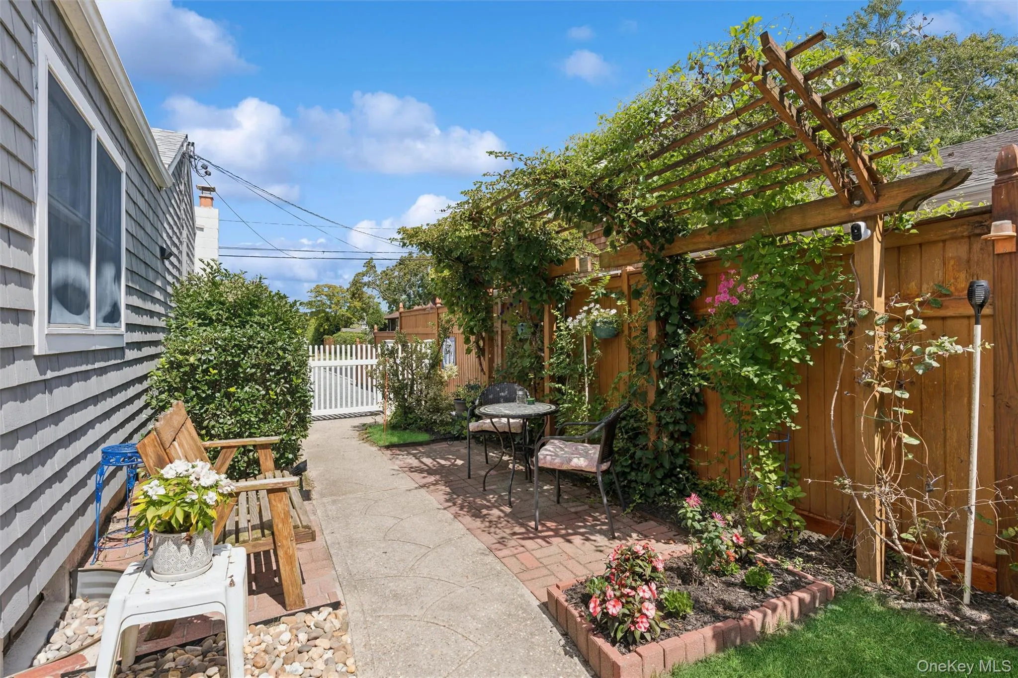 34 End Avenue, Southampton, NY, 2 Bedrooms Bedrooms, 7 Rooms Rooms,1 BathroomBathrooms,Residential,For Rent,End,0,1042264 34 End Avenue, Southampton, NY, 2 Bedrooms Bedrooms, 7 Rooms Rooms,1 BathroomBathrooms,Residential,For Rent,End,0,1042264
