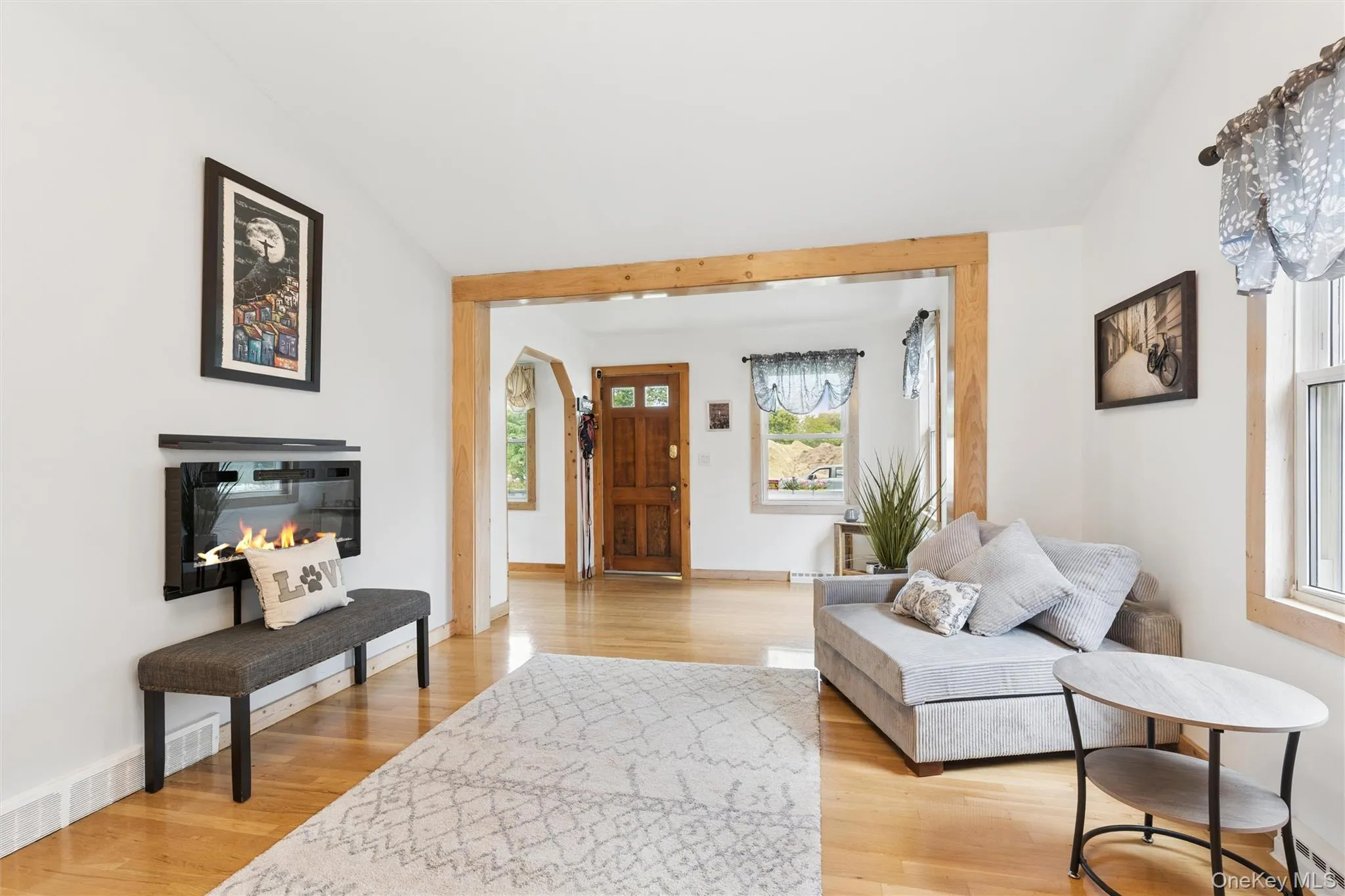 34 End Avenue, Southampton, NY, 2 Bedrooms Bedrooms, 7 Rooms Rooms,1 BathroomBathrooms,Residential,For Rent,End,0,1042264 34 End Avenue, Southampton, NY, 2 Bedrooms Bedrooms, 7 Rooms Rooms,1 BathroomBathrooms,Residential,For Rent,End,0,1042264