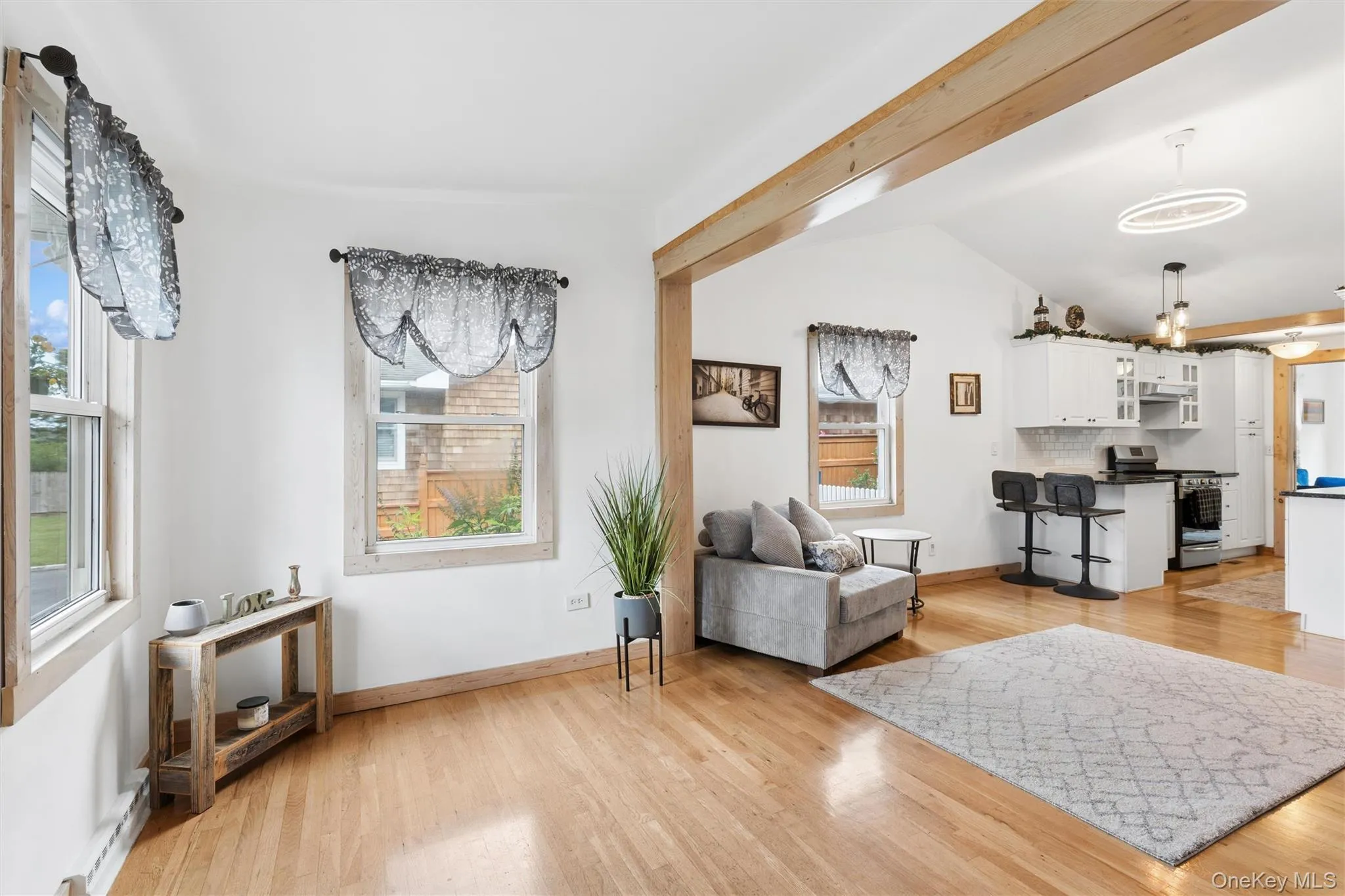 34 End Avenue, Southampton, NY, 2 Bedrooms Bedrooms, 7 Rooms Rooms,1 BathroomBathrooms,Residential,For Rent,End,0,1042264 34 End Avenue, Southampton, NY, 2 Bedrooms Bedrooms, 7 Rooms Rooms,1 BathroomBathrooms,Residential,For Rent,End,0,1042264