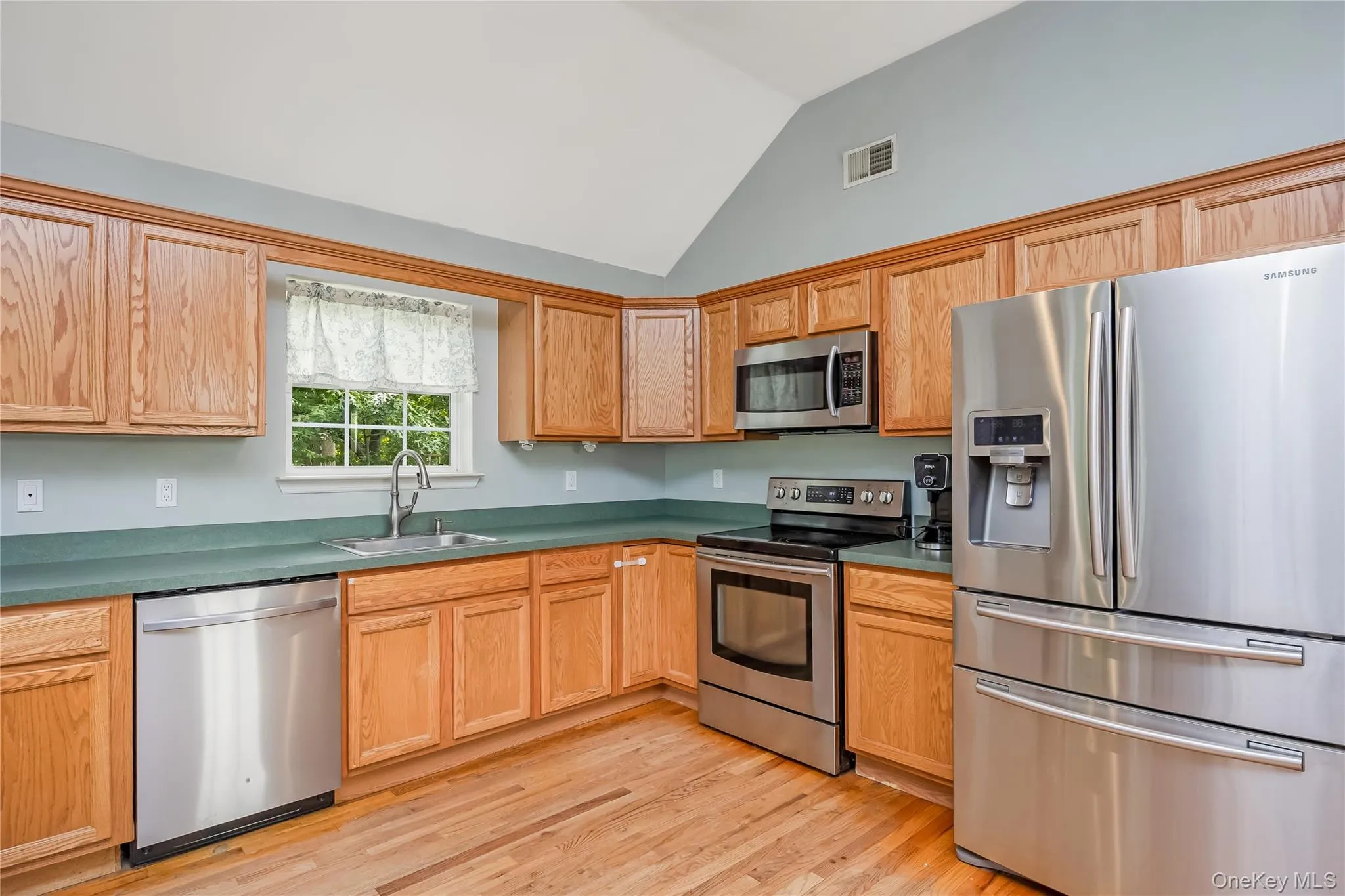 393 End Avenue, Brookhaven, NY, 3 Bedrooms Bedrooms, 6 Rooms Rooms,2 BathroomsBathrooms,Residential,For Rent,End,0,1042267 393 End Avenue, Brookhaven, NY, 3 Bedrooms Bedrooms, 6 Rooms Rooms,2 BathroomsBathrooms,Residential,For Rent,End,0,1042267